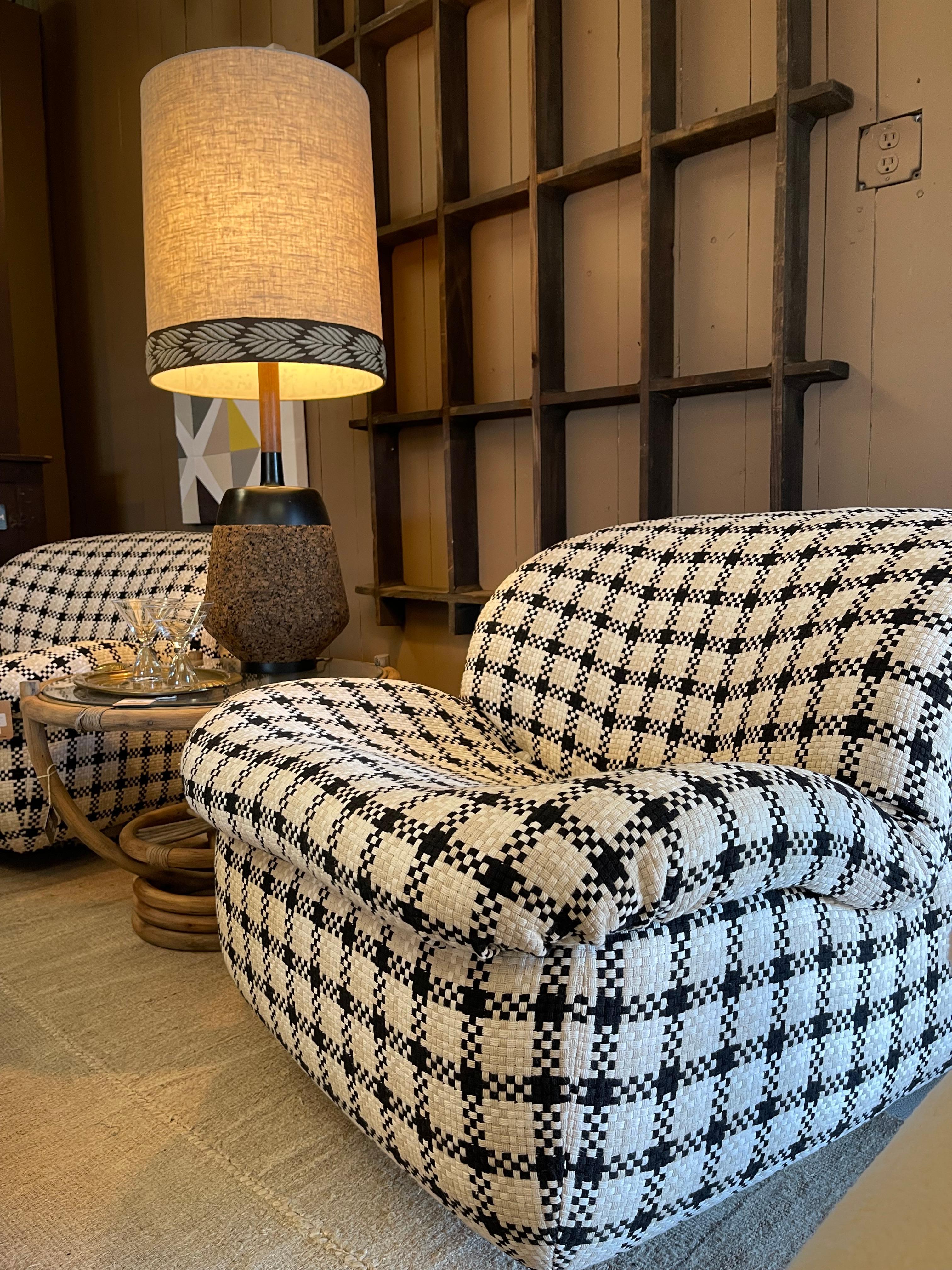 Paar drehbare, armlose MCM-Loungesessel mit Chanel-inspiriertem geflochtenem Textil im Angebot 5