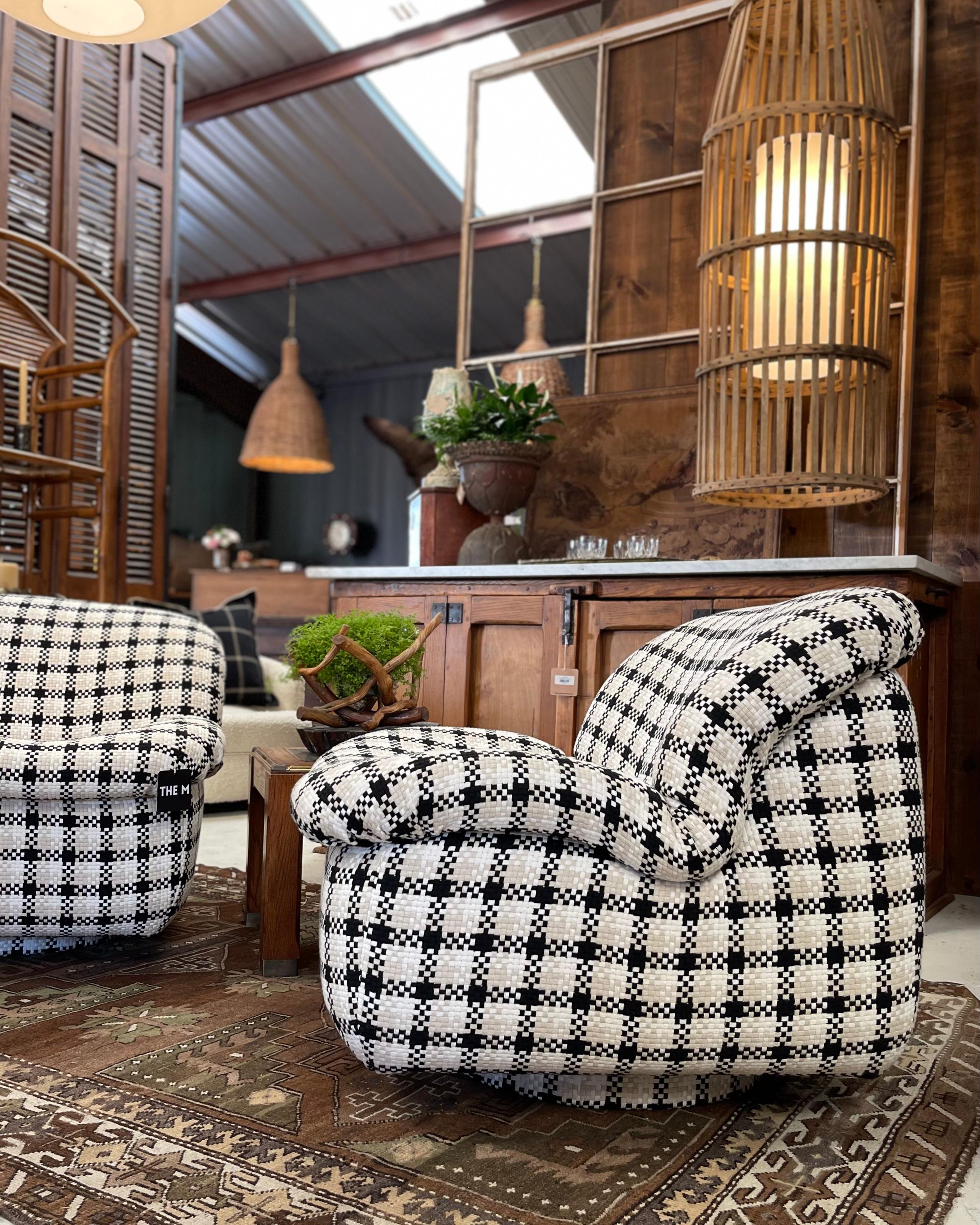 Paar drehbare, armlose MCM-Loungesessel mit Chanel-inspiriertem geflochtenem Textil im Angebot 6
