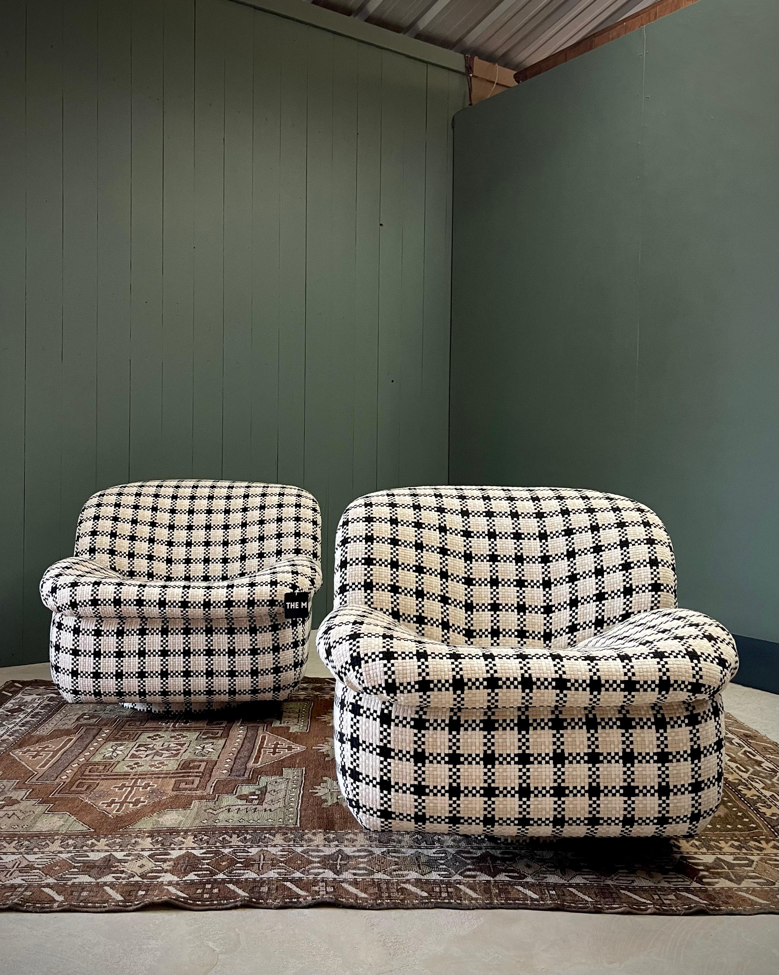 Paar drehbare, armlose MCM-Loungesessel mit Chanel-inspiriertem geflochtenem Textil im Angebot 4