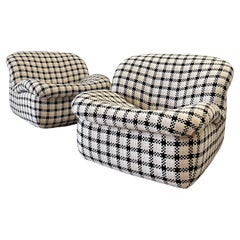Paire de chaises longues pivotantes MCM avec textile tissé d'inspiration Chanel