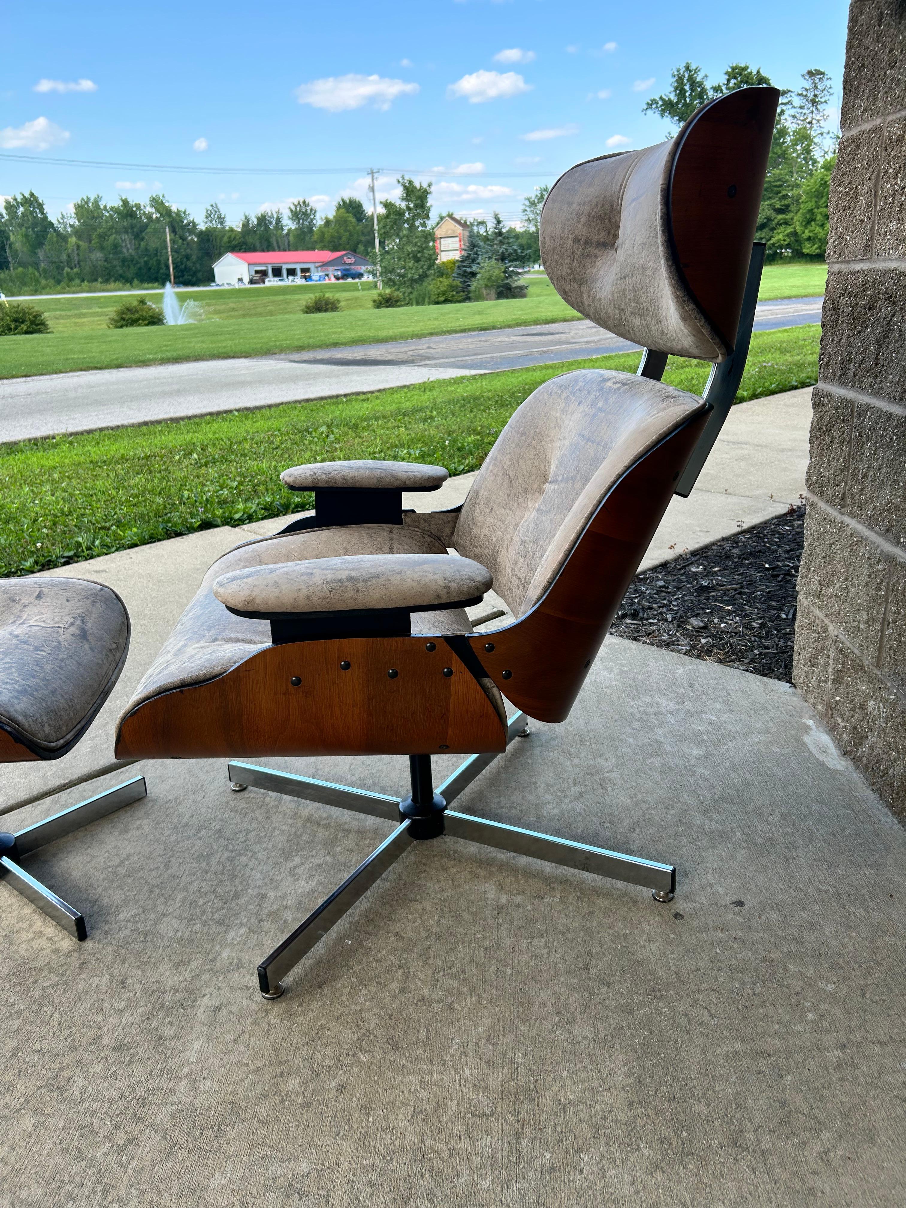 Silla giratoria y otomana MCM-Retapizada en Bueno estado para la venta en Medina, OH