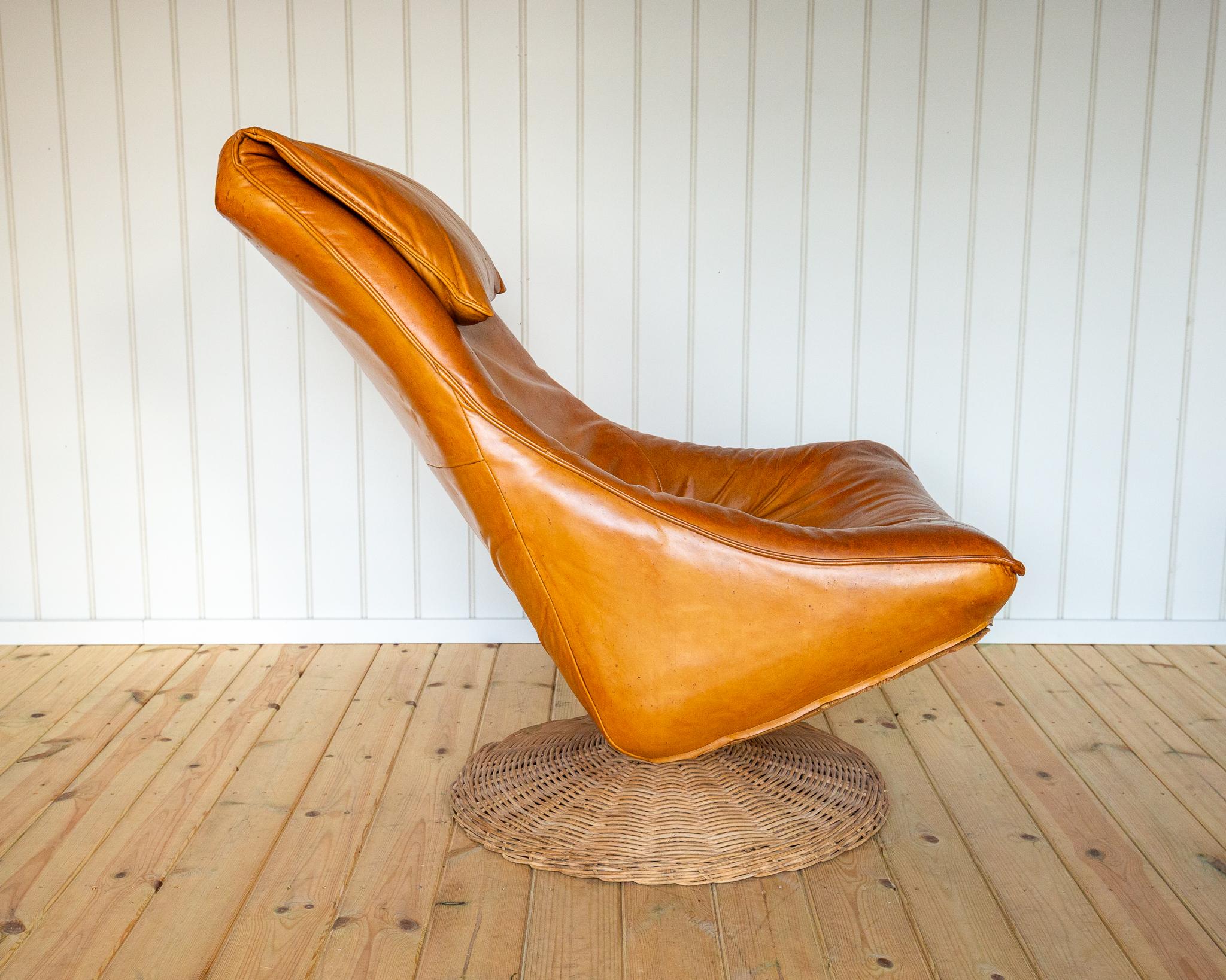 Chaise longue pivotante MCM en cuir caramel 1970 DEN Gerard Van Den Berg Montis en vente 1