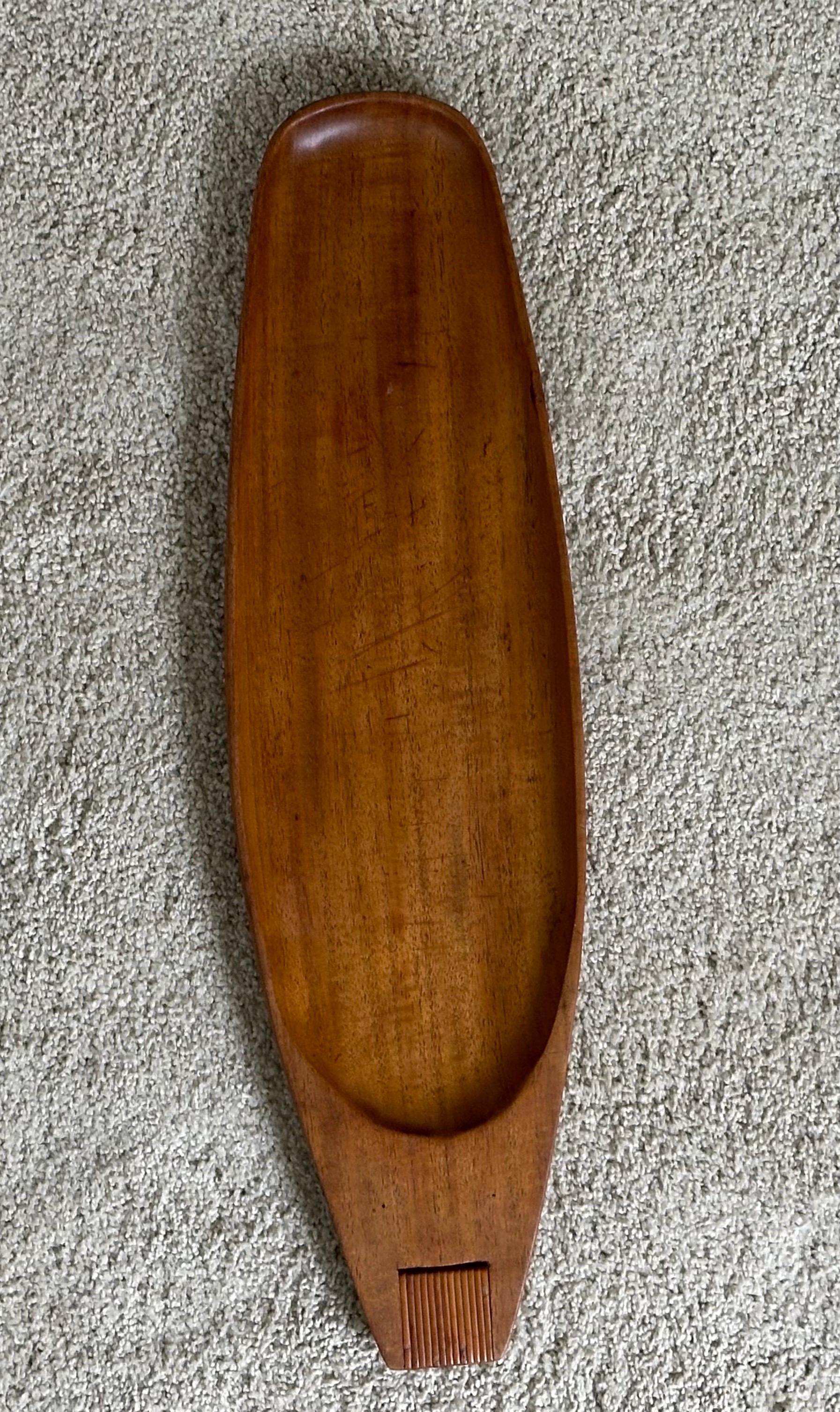 MCM Taverneau, längliches Serviertablett aus Holz und Korbweide mit Henkel von Arthur Umanoff (20. Jahrhundert) im Angebot