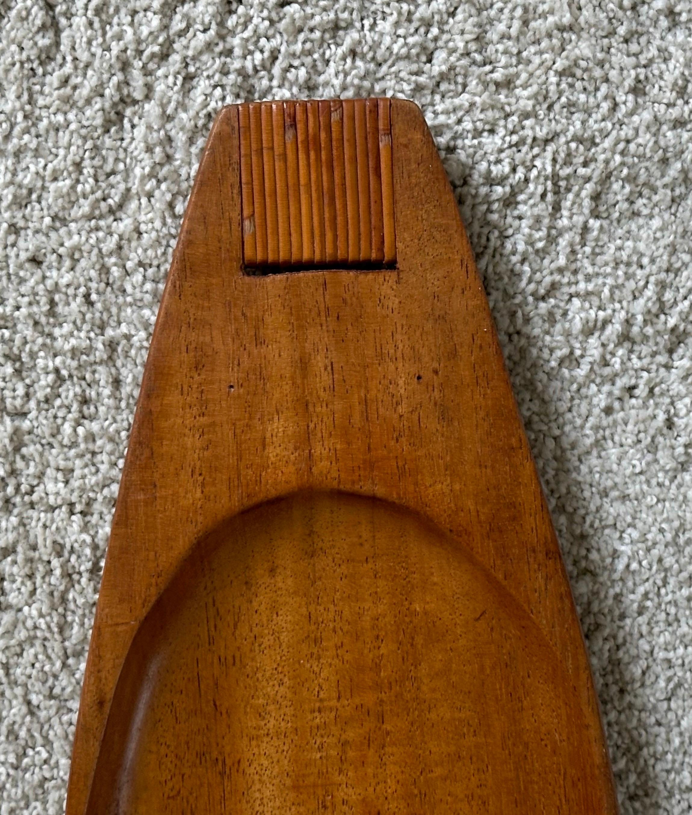 MCM Taverneau, längliches Serviertablett aus Holz und Korbweide mit Henkel von Arthur Umanoff im Angebot 1