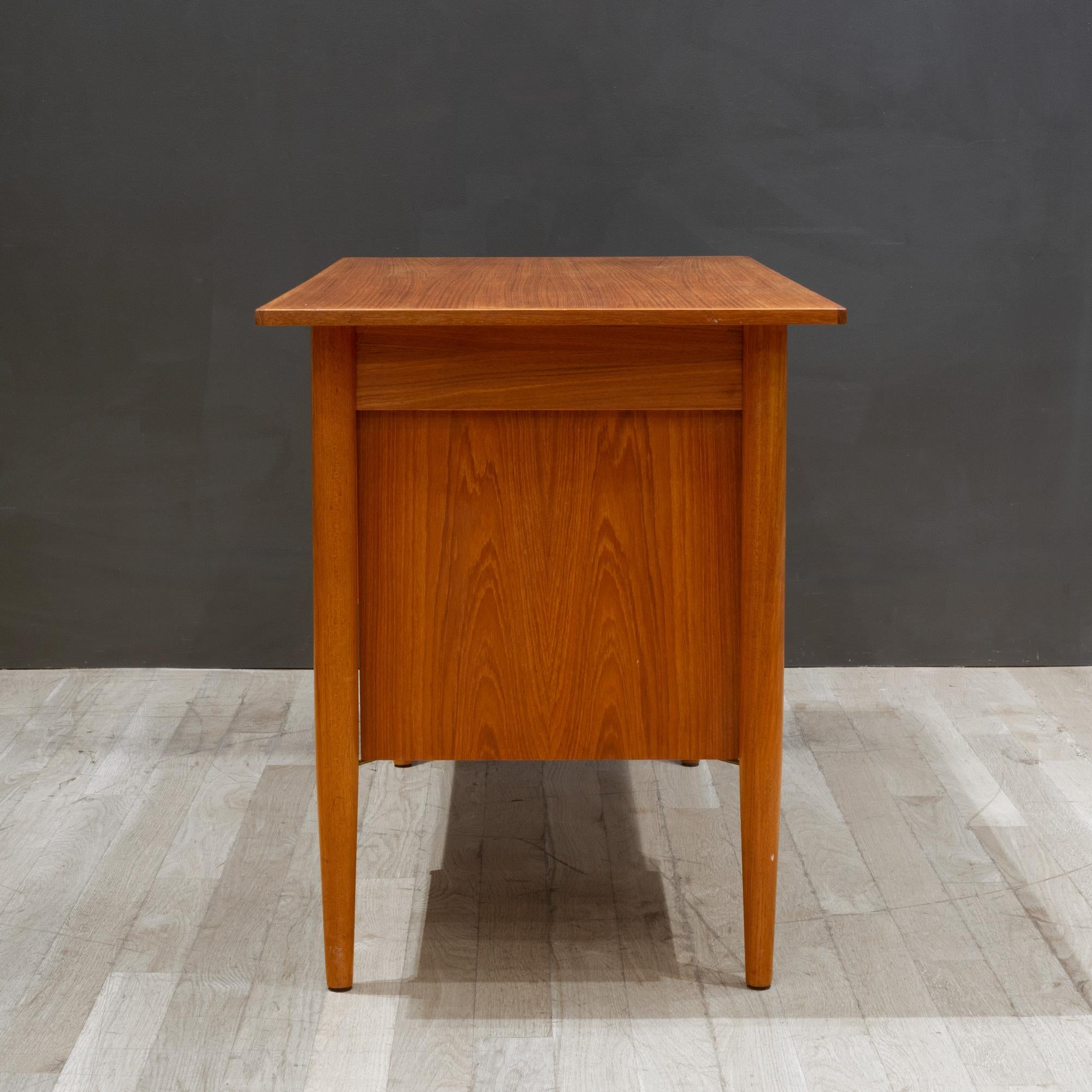 MCM Teak Expandable Desk and Chair by Gunnar Nielsen Tibergaard, Denmark c.1960 In Good Condition For Sale In San Francisco, CA