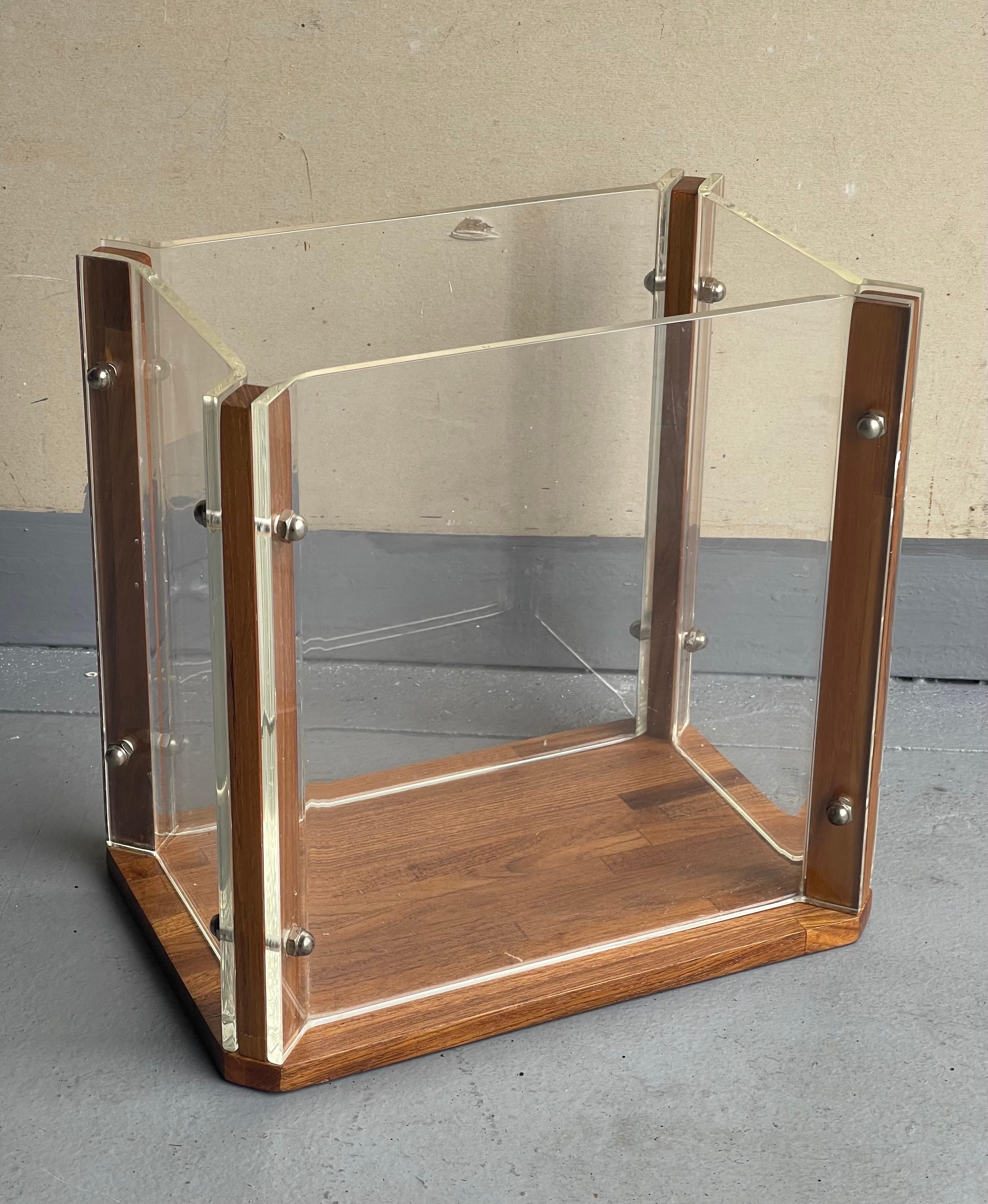 Simple and elegant MCM teak and lucite wastebasket, circa 1970s. The wastebasket is in excellent condition no chips or cracks and measures 11.75