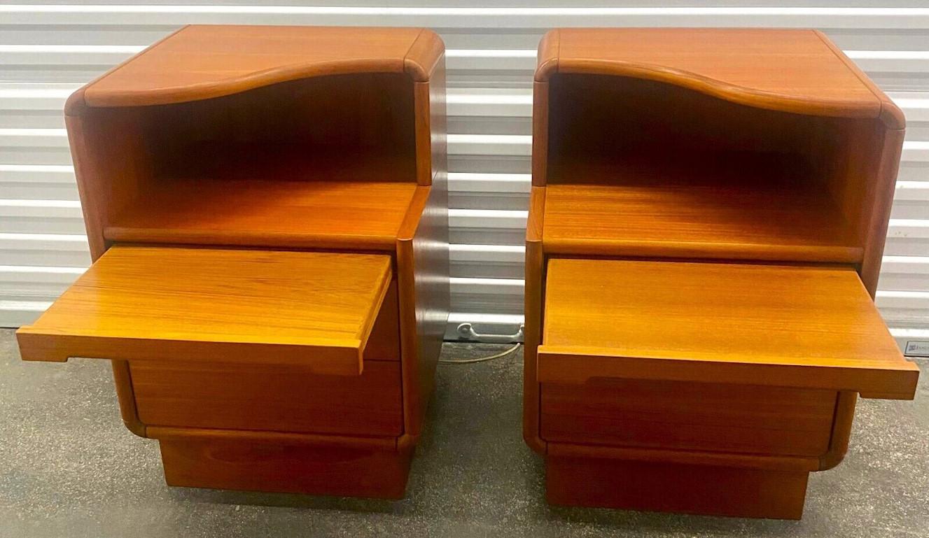 For FULL item description click on CONTINUE READING at the bottom of this page.

Offering One Of Our Recent Palm Beach Estate Fine Furniture Acquisitions Of A
Pair of Vintage Mid Century Modern Nightstands by Sun Cabinet Co.
Sun Cabinet Company made