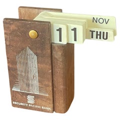 Calendario perpetuo de sobremesa abatible MCM Teka, Security Pacific Bank