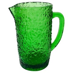 MCM Krug aus strukturiertem grünem Glas
