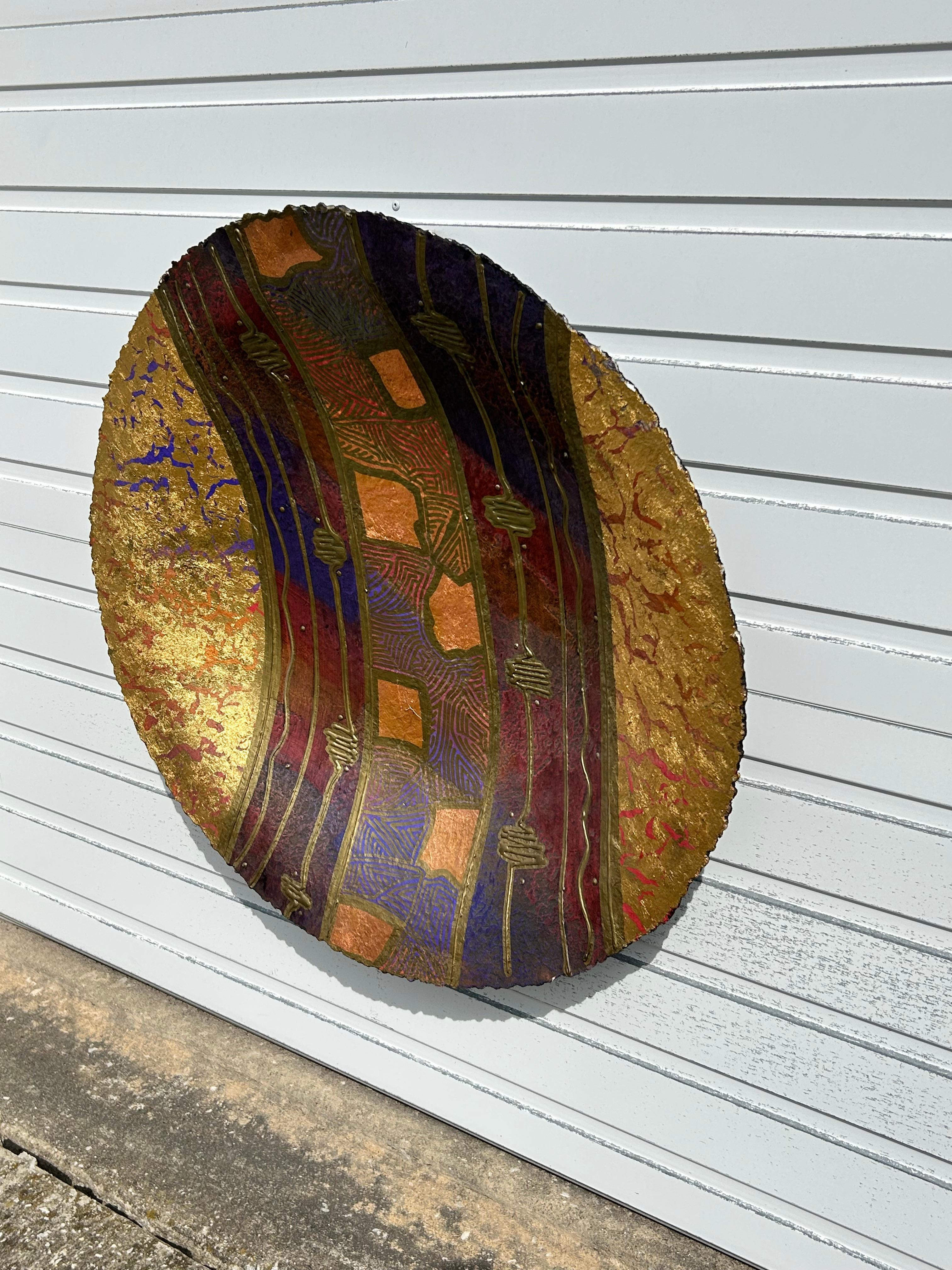 Arte da parete in fibra di carta originale, vibrante e strutturata, risalente alla metà del secolo scorso, di G. Hoff Habbhaffn, circa 1999.  Questo è stato venduto originariamente negli studi e nella galleria di Don Drumm.  Il codice seriale PAPERL
