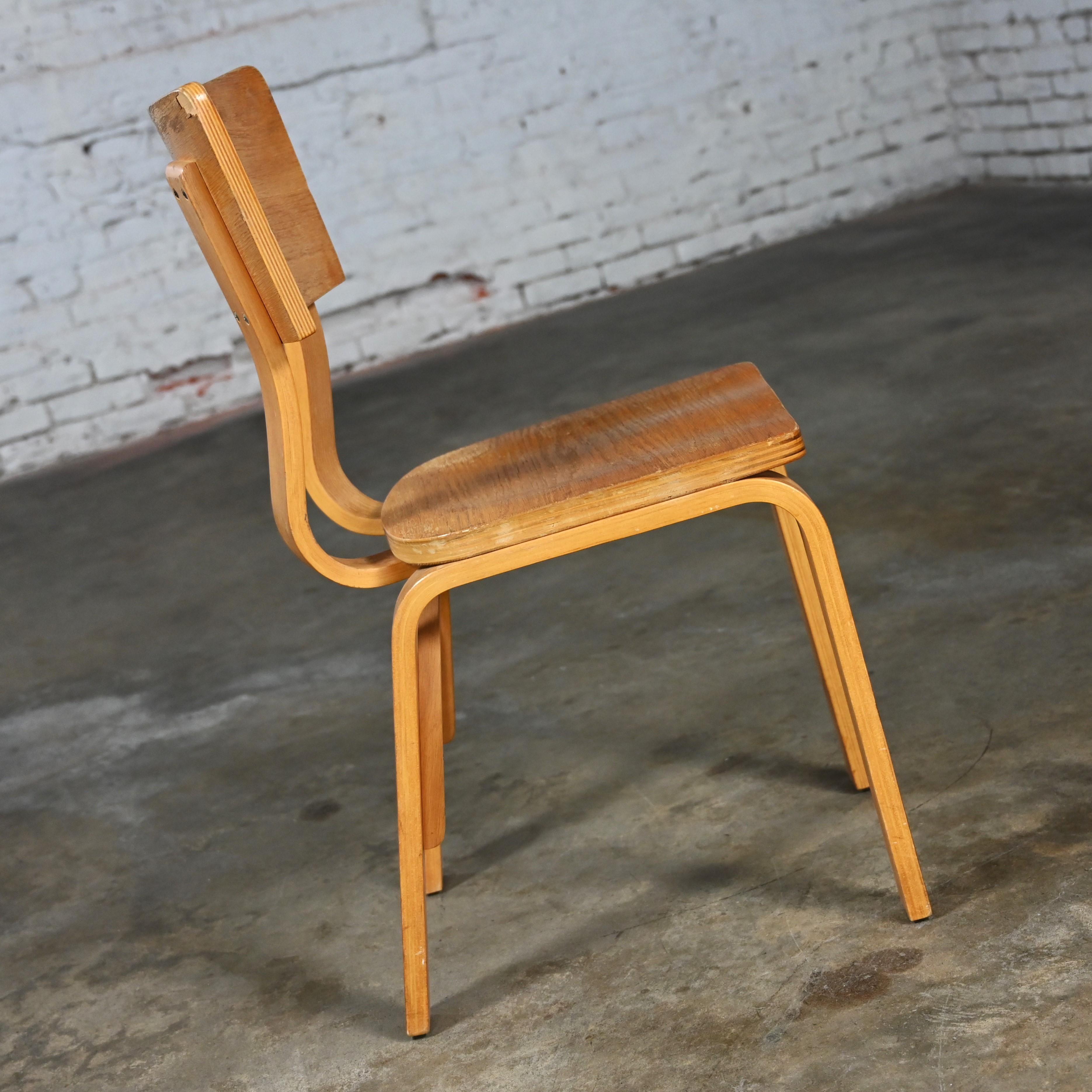 Mid-Century Modern MCM Thonet #1216 Dining Chair Bent Oak Plywood Saddle Seat Single Bow  For Sale