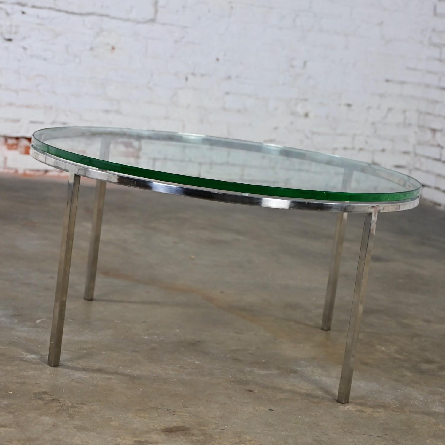 Table basse ou grande table d'appoint moderne en chrome et verre rond de style MCM en vente 3