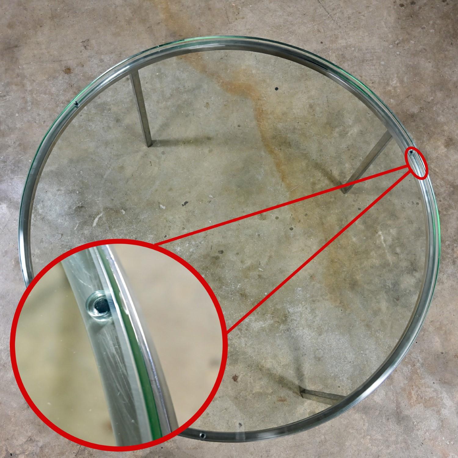 Table basse ou grande table d'appoint moderne en chrome et verre rond de style MCM en vente 5