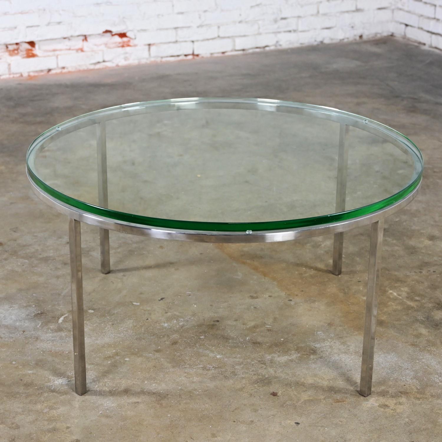 Table basse ou grande table d'appoint moderne en chrome et verre rond de style MCM en vente 7