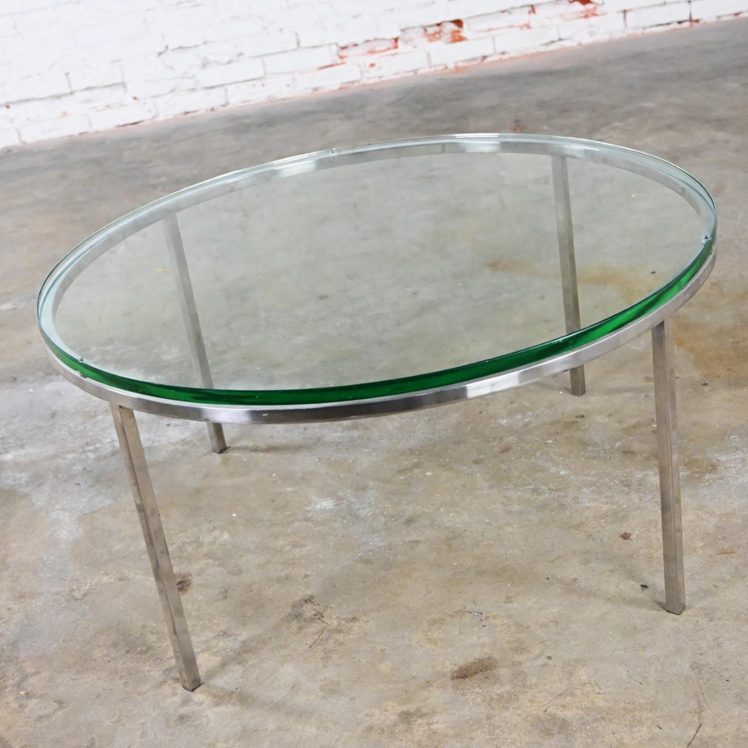 Table basse ou grande table d'appoint moderne en chrome et verre rond de style MCM Bon état - En vente à Topeka, KS