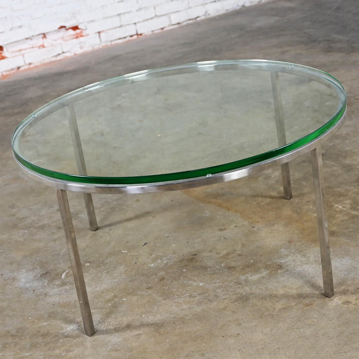Verre Table basse ou grande table d'appoint moderne en chrome et verre rond de style MCM en vente