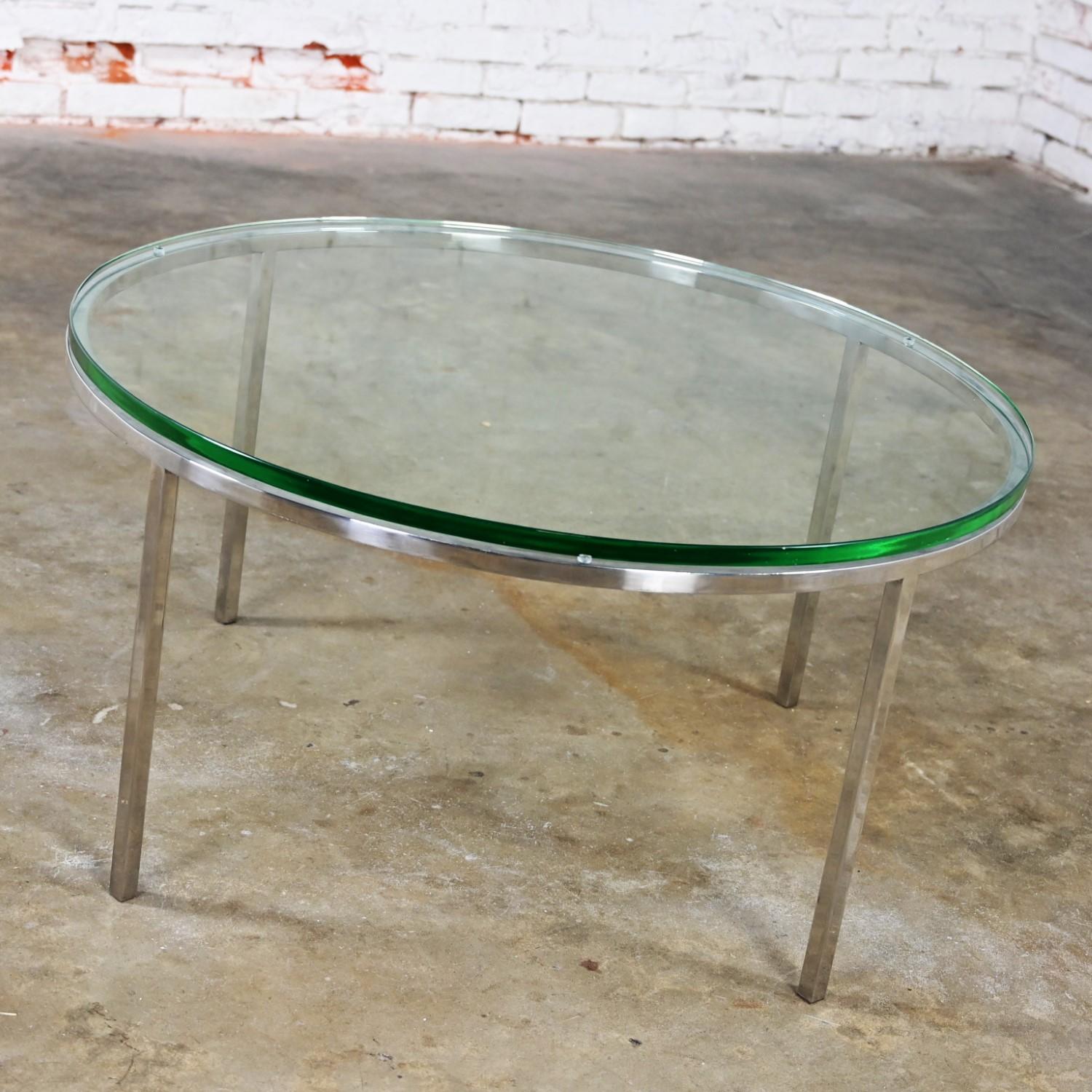 Table basse ou grande table d'appoint moderne en chrome et verre rond de style MCM en vente 1
