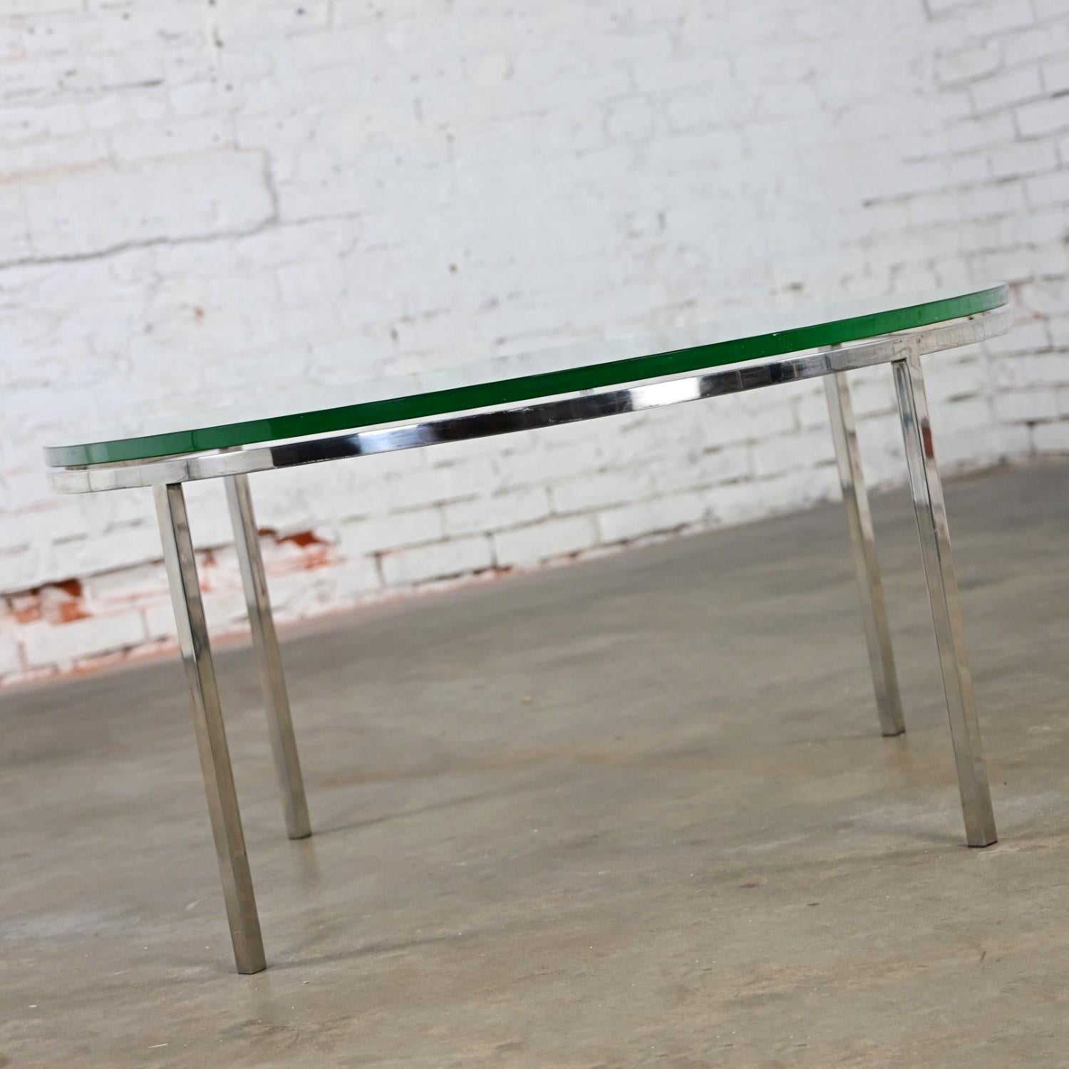 Table basse ou grande table d'appoint moderne en chrome et verre rond de style MCM en vente 2