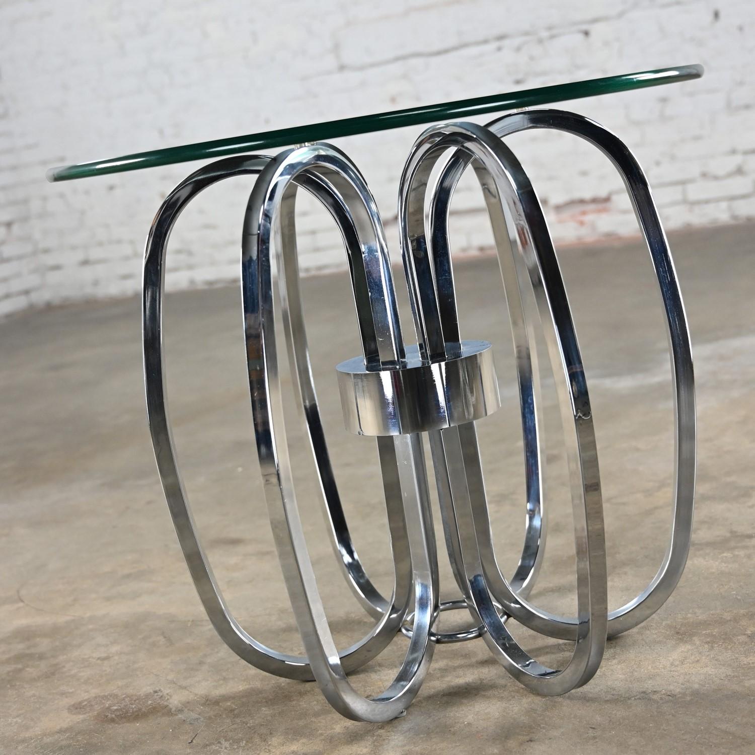 Late 20th Century MCM to Modern End or Side Table Barrel Shaped Chrome Base & Round Glass Top    For Sale