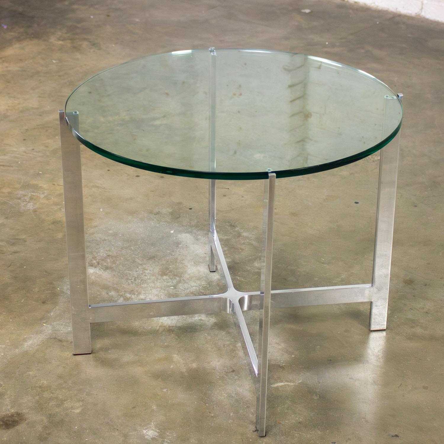 MCM to Modern End or Side Table Polished Solid Aluminum Base & Round Glass Top im Angebot 4