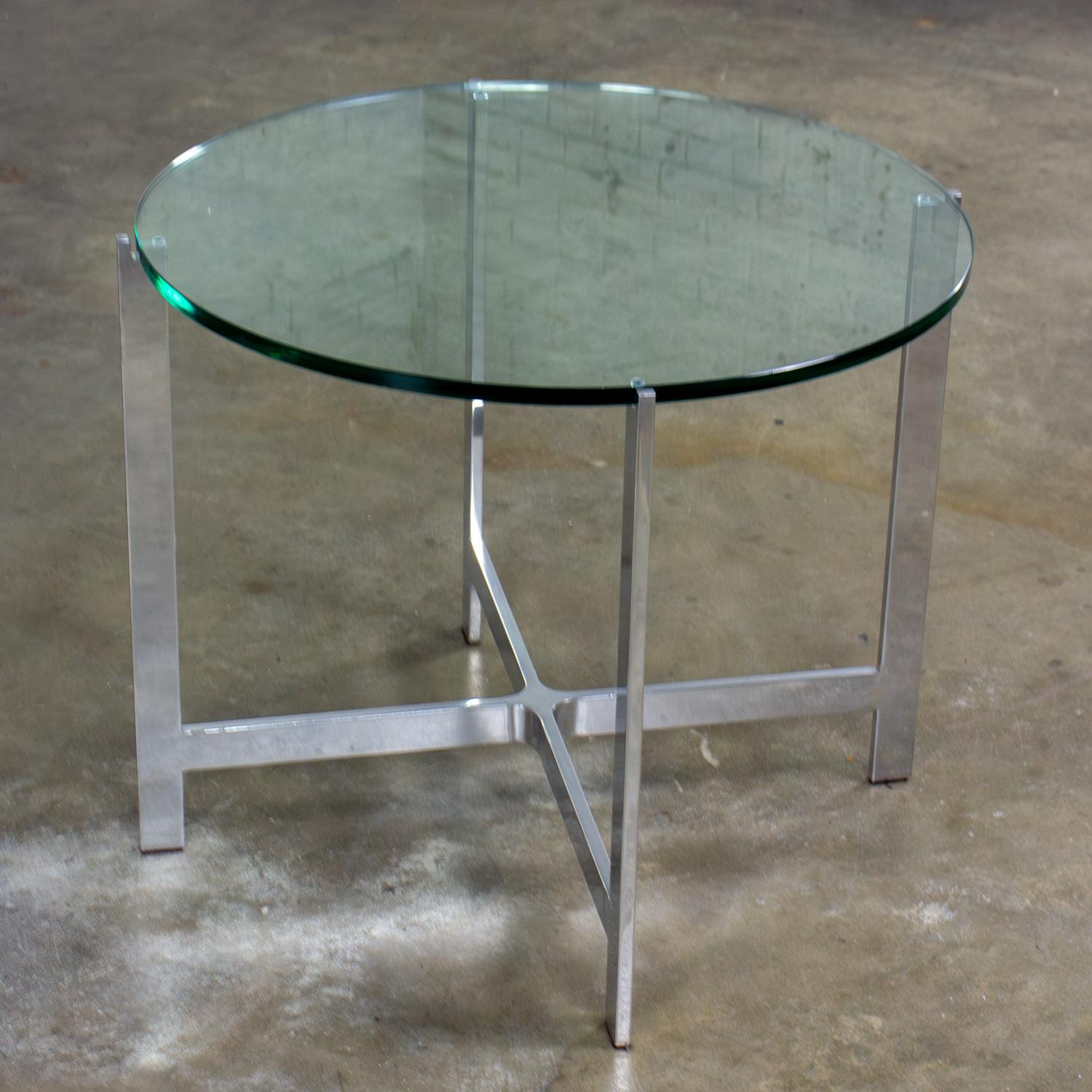 MCM to Modern End or Side Table Polished Solid Aluminum Base & Round Glass Top im Angebot 5