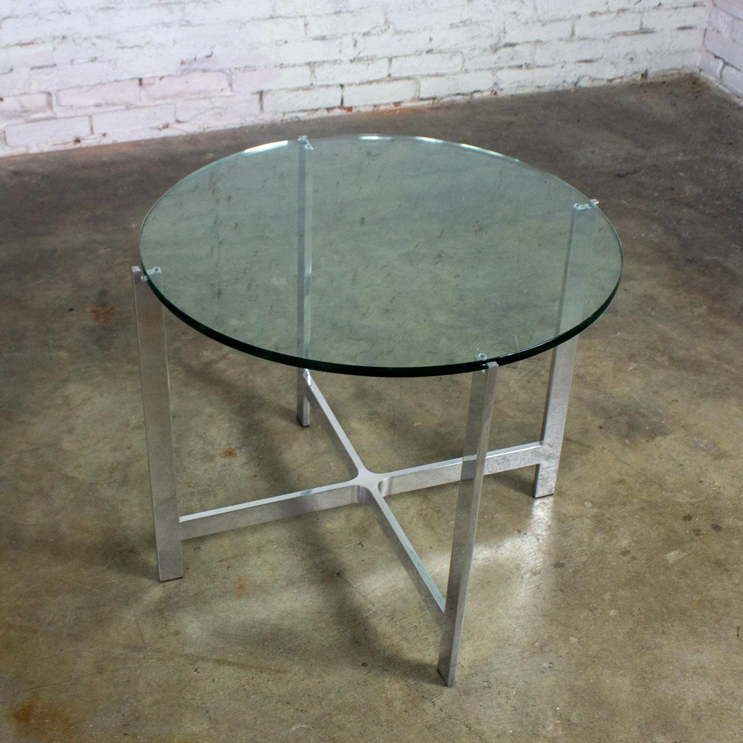 MCM to Modern End or Side Table Polished Solid Aluminum Base & Round Glass Top im Angebot 11