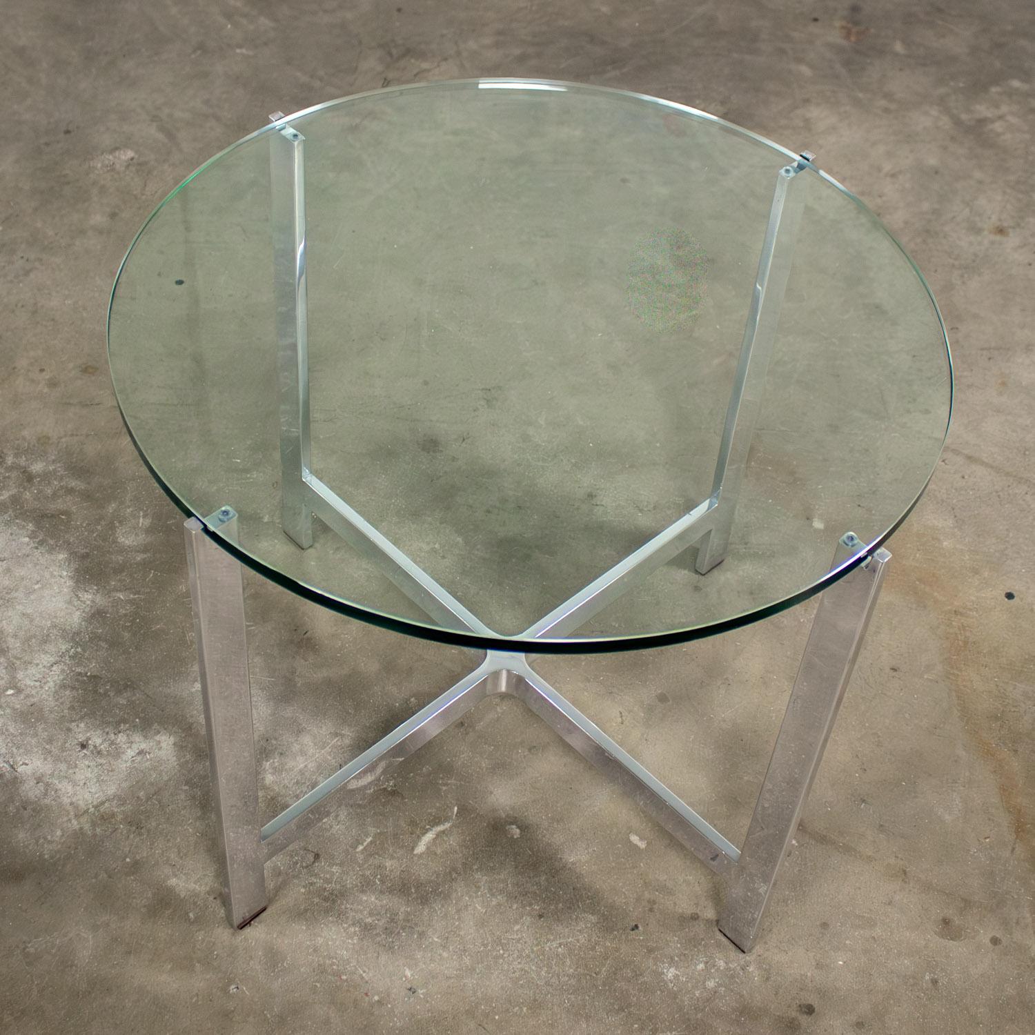 Mid to Late 20th Century MCM (Mid-Century Modern) to Modern end or side stable composed of a solid polished solid aluminum base and a round glass top. Beautiful condition, keeping in mind that this is vintage and not new so will have signs of use