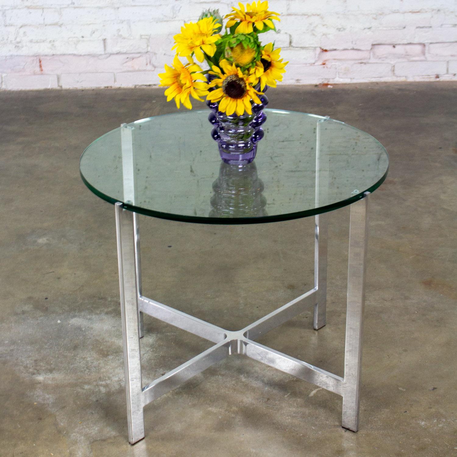 MCM to Modern End or Side Table Polished Solid Aluminum Base & Round Glass Top im Angebot 12