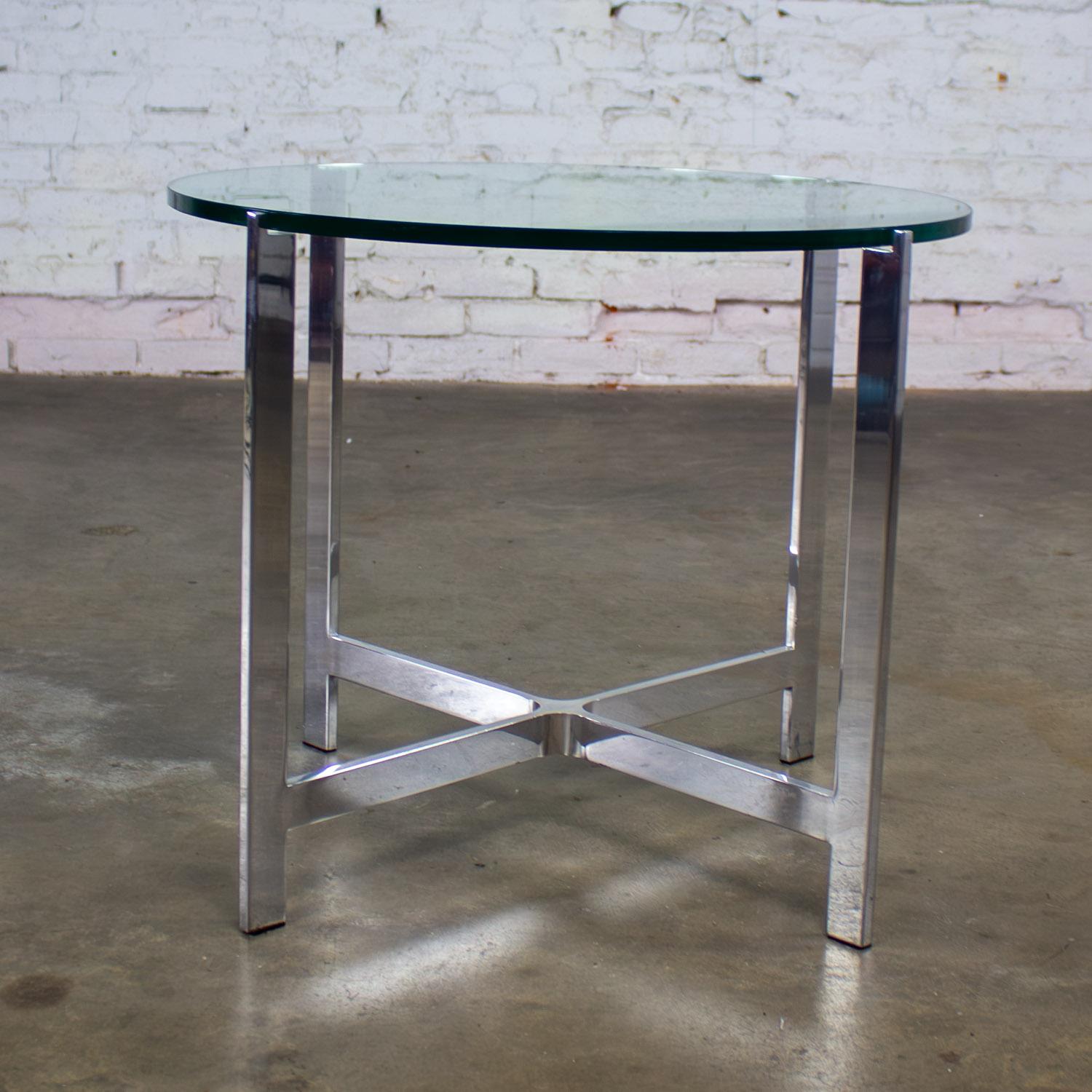 MCM to Modern End or Side Table Polished Solid Aluminum Base & Round Glass Top (Poliert) im Angebot