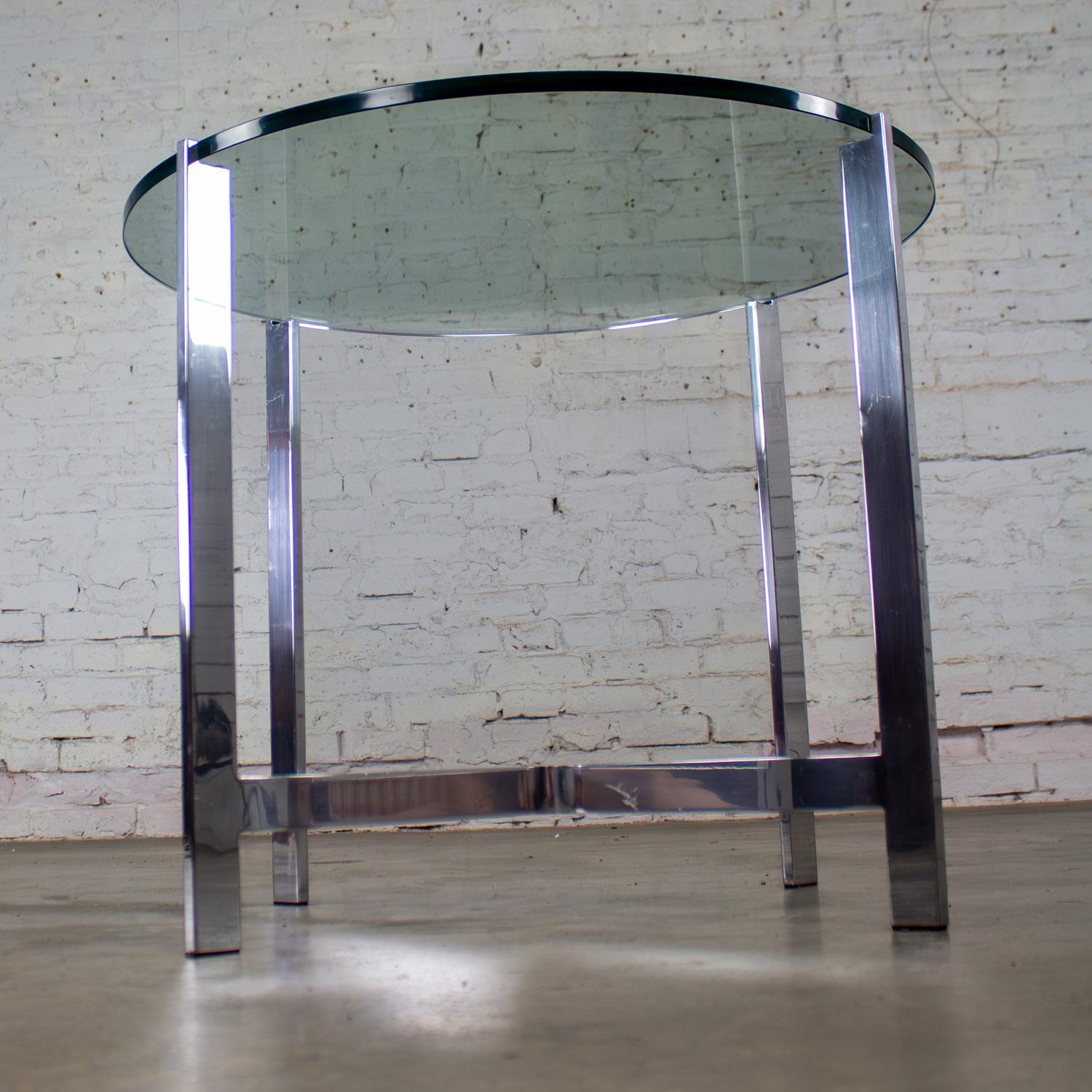 MCM to Modern End or Side Table Polished Solid Aluminum Base & Round Glass Top (Aluminium) im Angebot