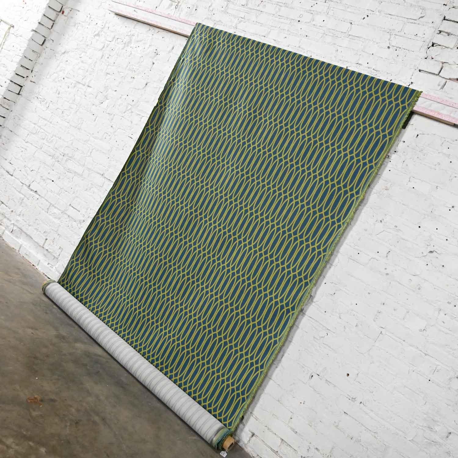 Il tessuto MCM to Modern Geometric Blue & Greene & Greene Plunge di Momentum Textiles In condizioni buone in vendita a Topeka, KS