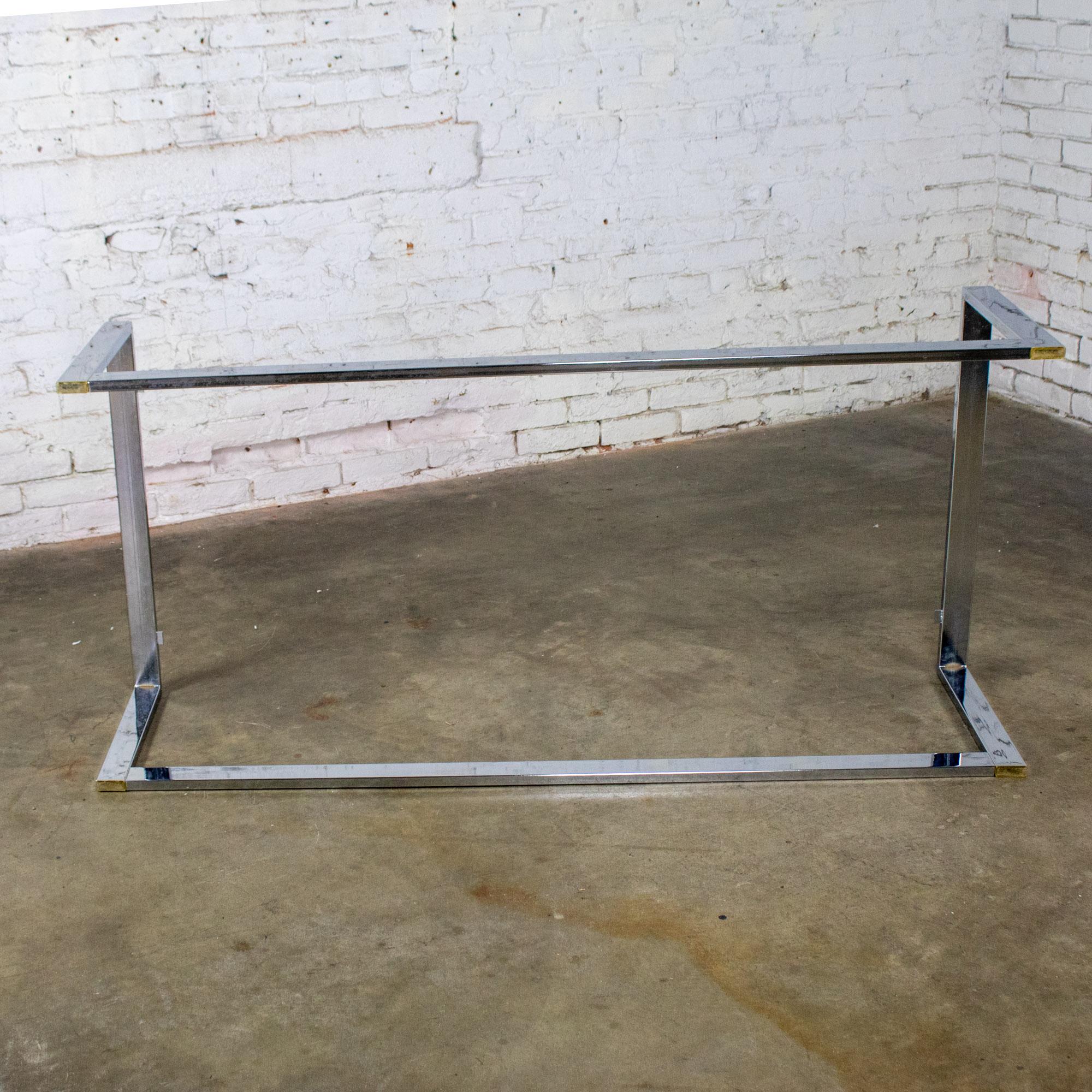 MCM to Modern Großer Couchtisch Chromrohrgestell mit Kufenfuß und Glasplatte im Angebot 6