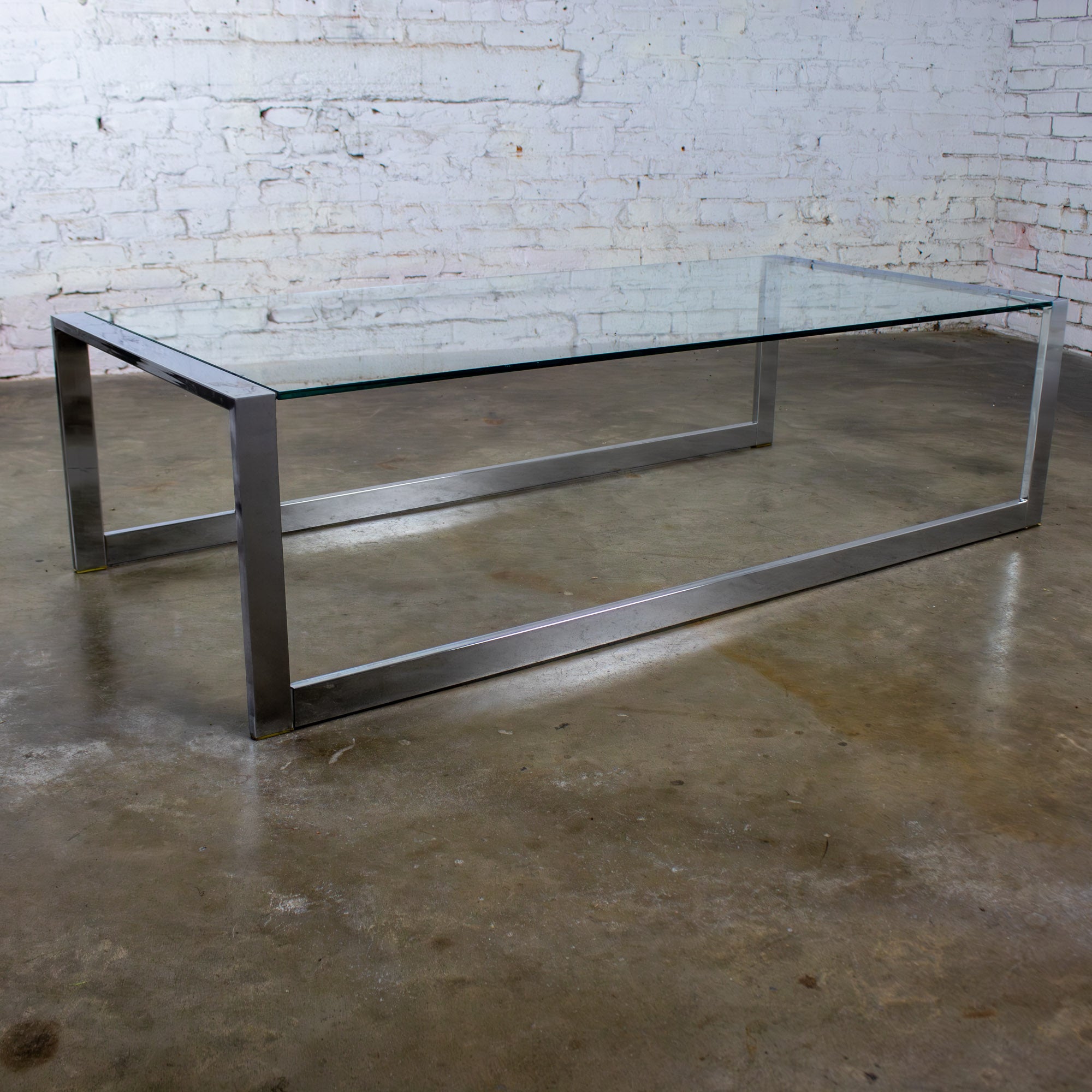 MCM to Modern Großer Couchtisch Chromrohrgestell mit Kufenfuß und Glasplatte (Moderne der Mitte des Jahrhunderts) im Angebot