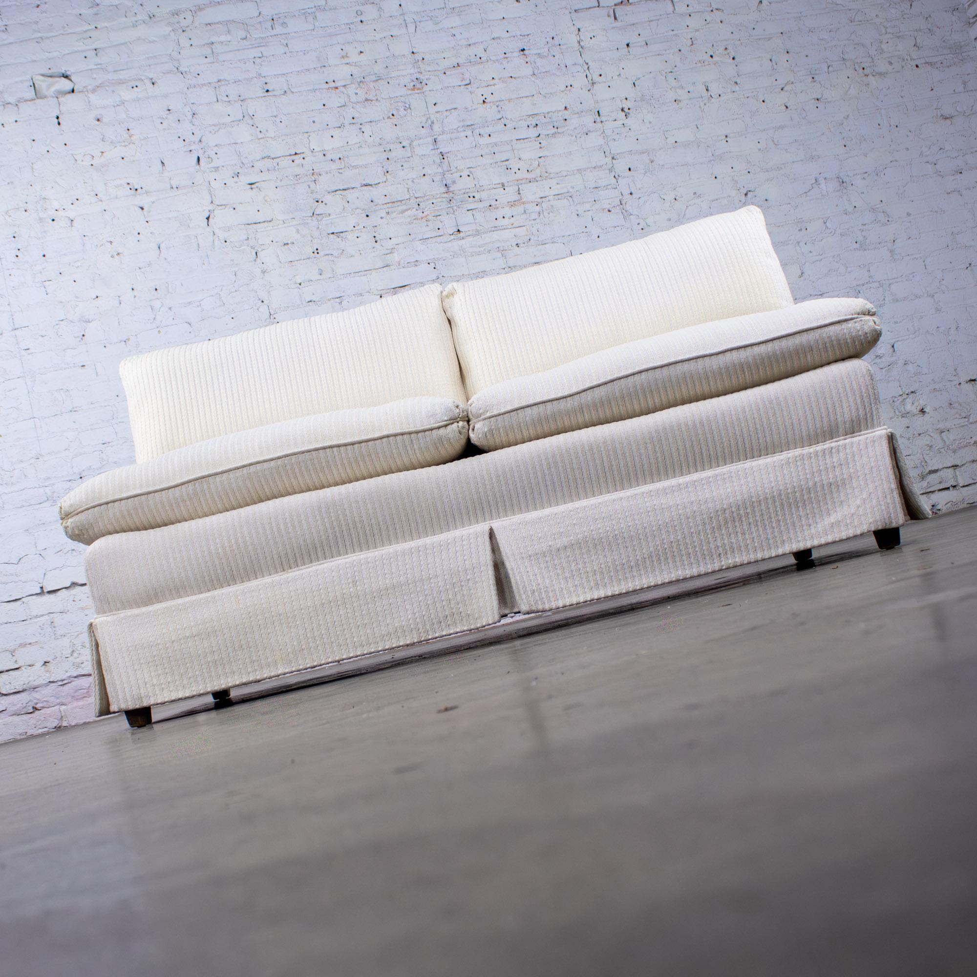 Loveseat o Sofá sin brazos MCM to Modern Slipper Style Blanco roto con textura de rayas en venta 6