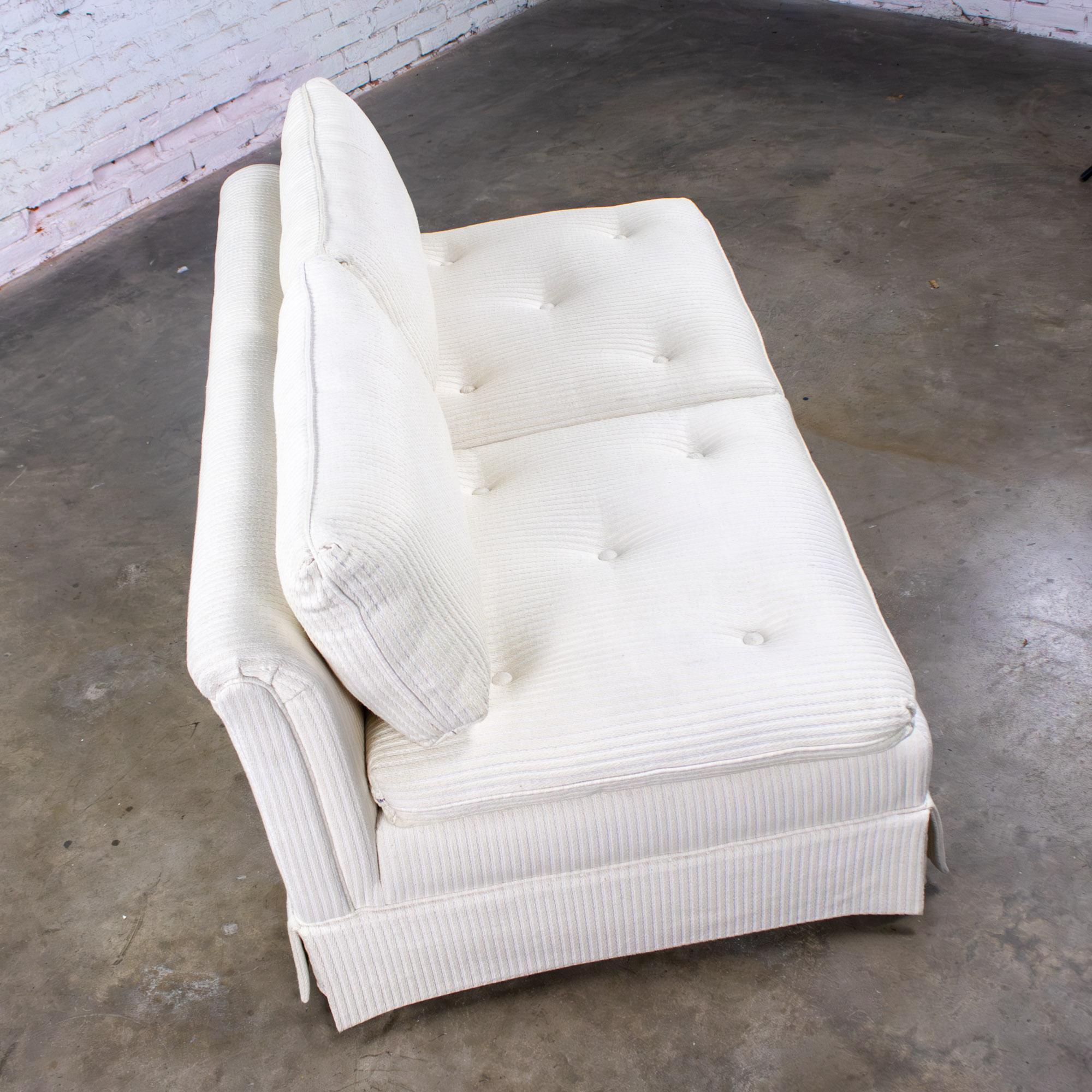 Loveseat o Sofá sin brazos MCM to Modern Slipper Style Blanco roto con textura de rayas en venta 8