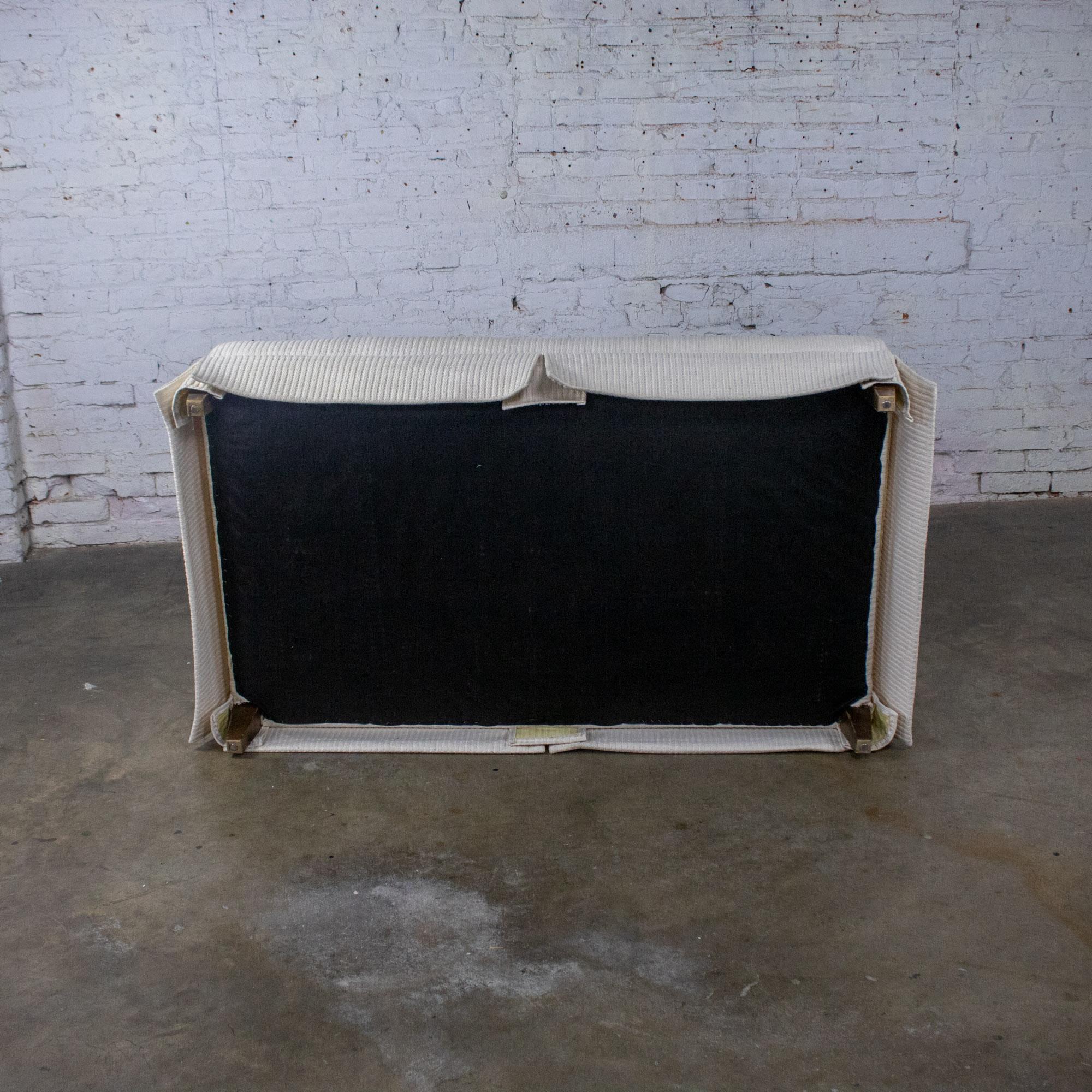 Loveseat o Sofá sin brazos MCM to Modern Slipper Style Blanco roto con textura de rayas en venta 10