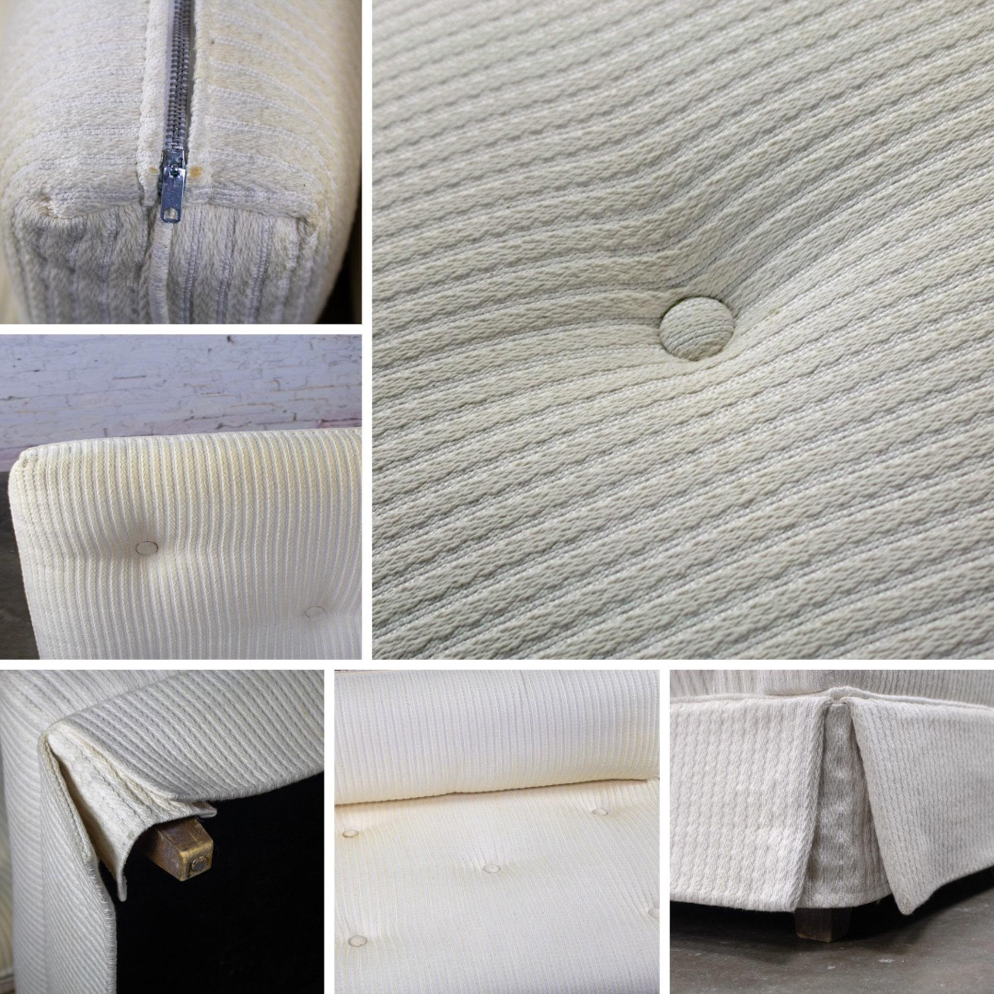 Loveseat o Sofá sin brazos MCM to Modern Slipper Style Blanco roto con textura de rayas en venta 11