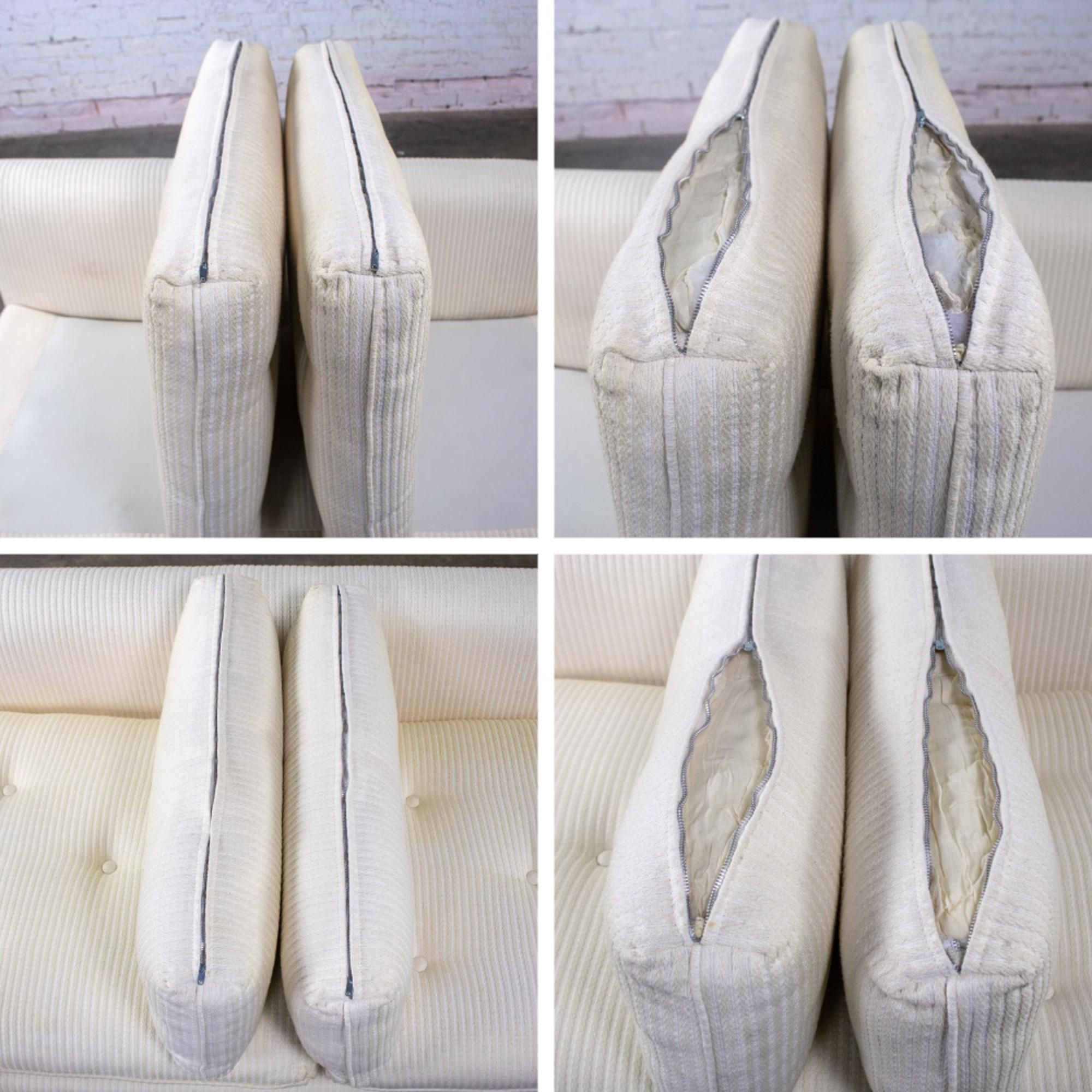 Loveseat o Sofá sin brazos MCM to Modern Slipper Style Blanco roto con textura de rayas en venta 12