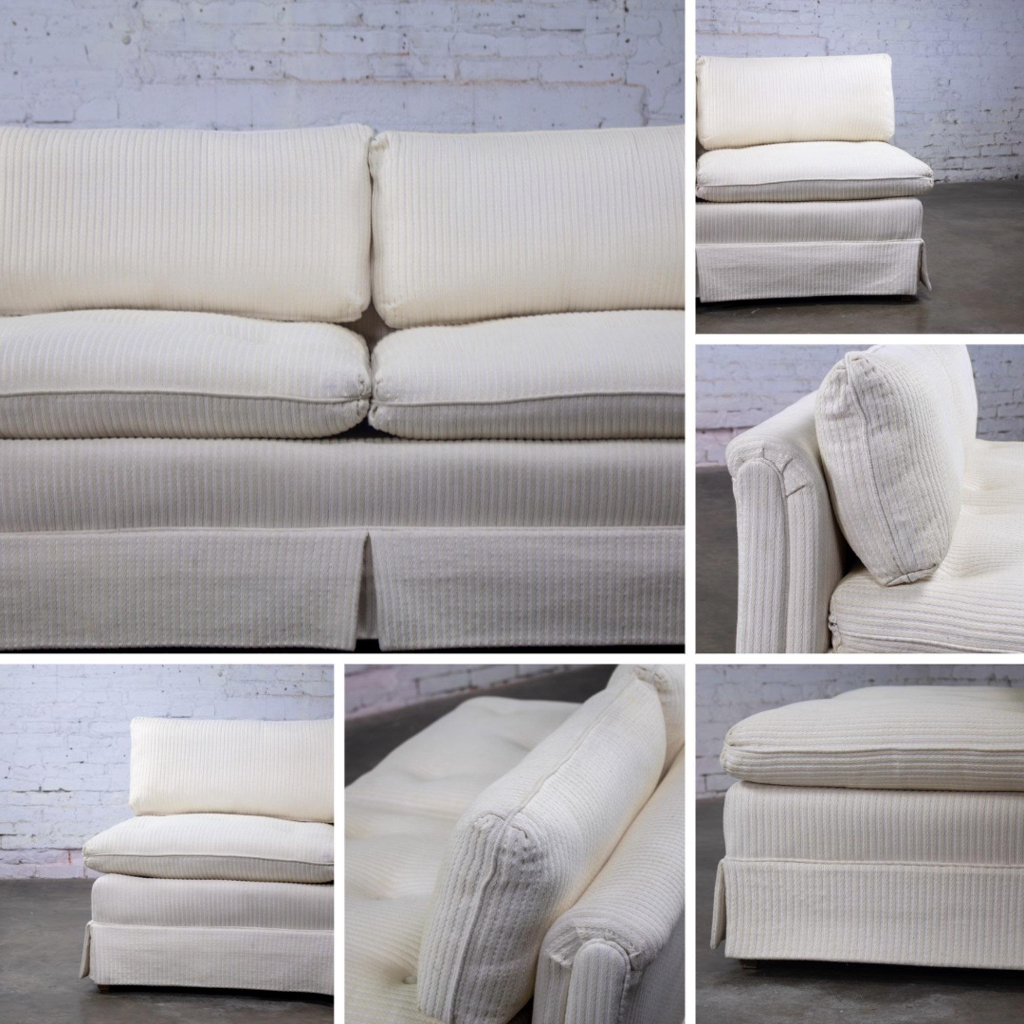 Loveseat o Sofá sin brazos MCM to Modern Slipper Style Blanco roto con textura de rayas en venta 13