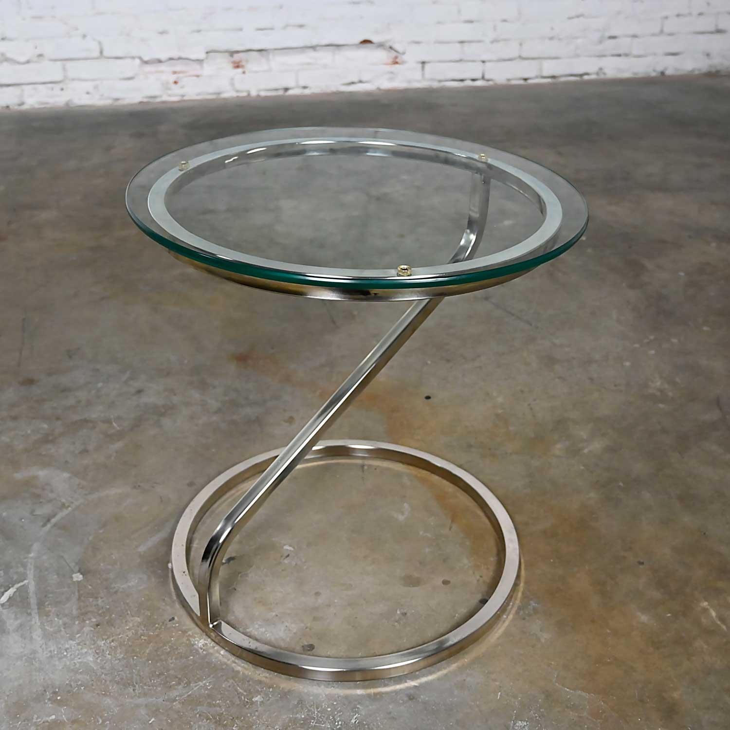 MCM to Modern Square Tube Chrome & Round Glass Top Z Shaped End or Side Table  For Sale 12