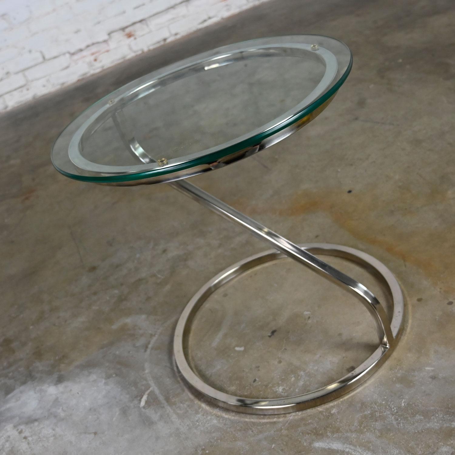 Mid-Century Modern MCM to Modern Square Tube Chrome & Round Glass Top Z Shaped End or Side Table  For Sale