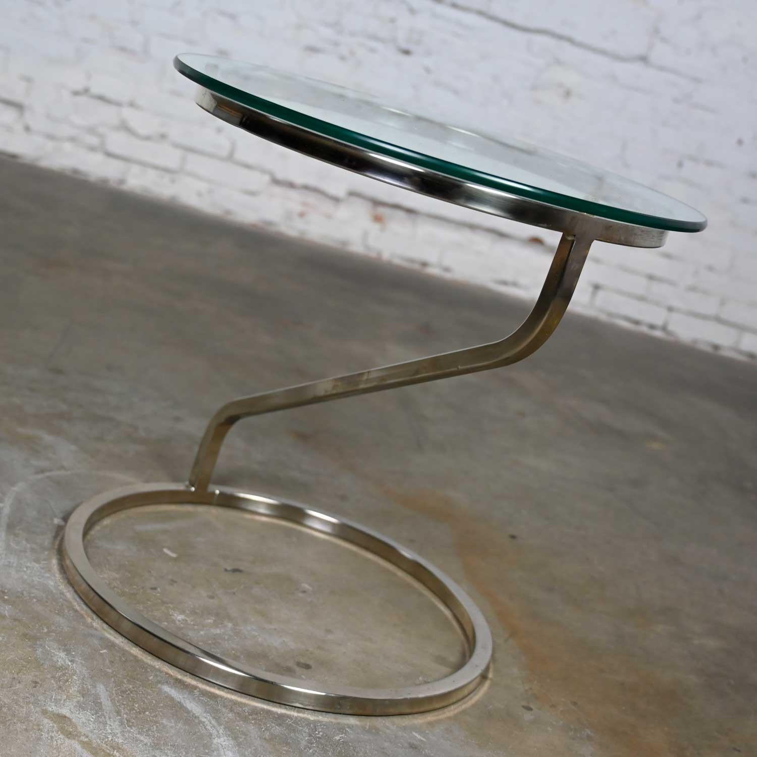 MCM to Modern Square Tube Chrome & Round Glass Top Z Shaped End or Side Table  In Good Condition For Sale In Topeka, KS