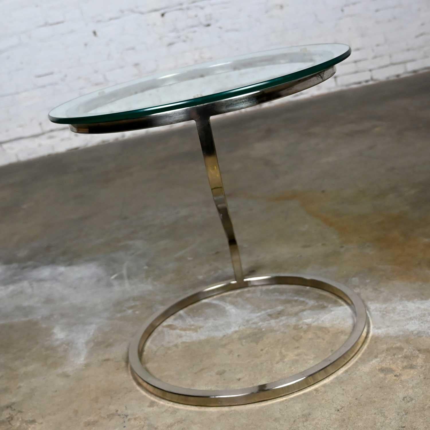 MCM to Modern Square Tube Chrome & Round Glass Top Z Shaped End or Side Table  For Sale 2