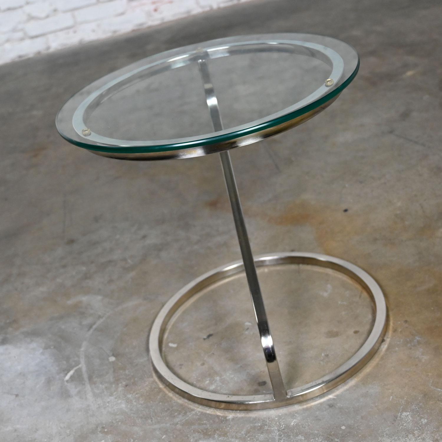 MCM to Modern Square Tube Chrome & Round Glass Top Z Shaped End or Side Table  For Sale 4