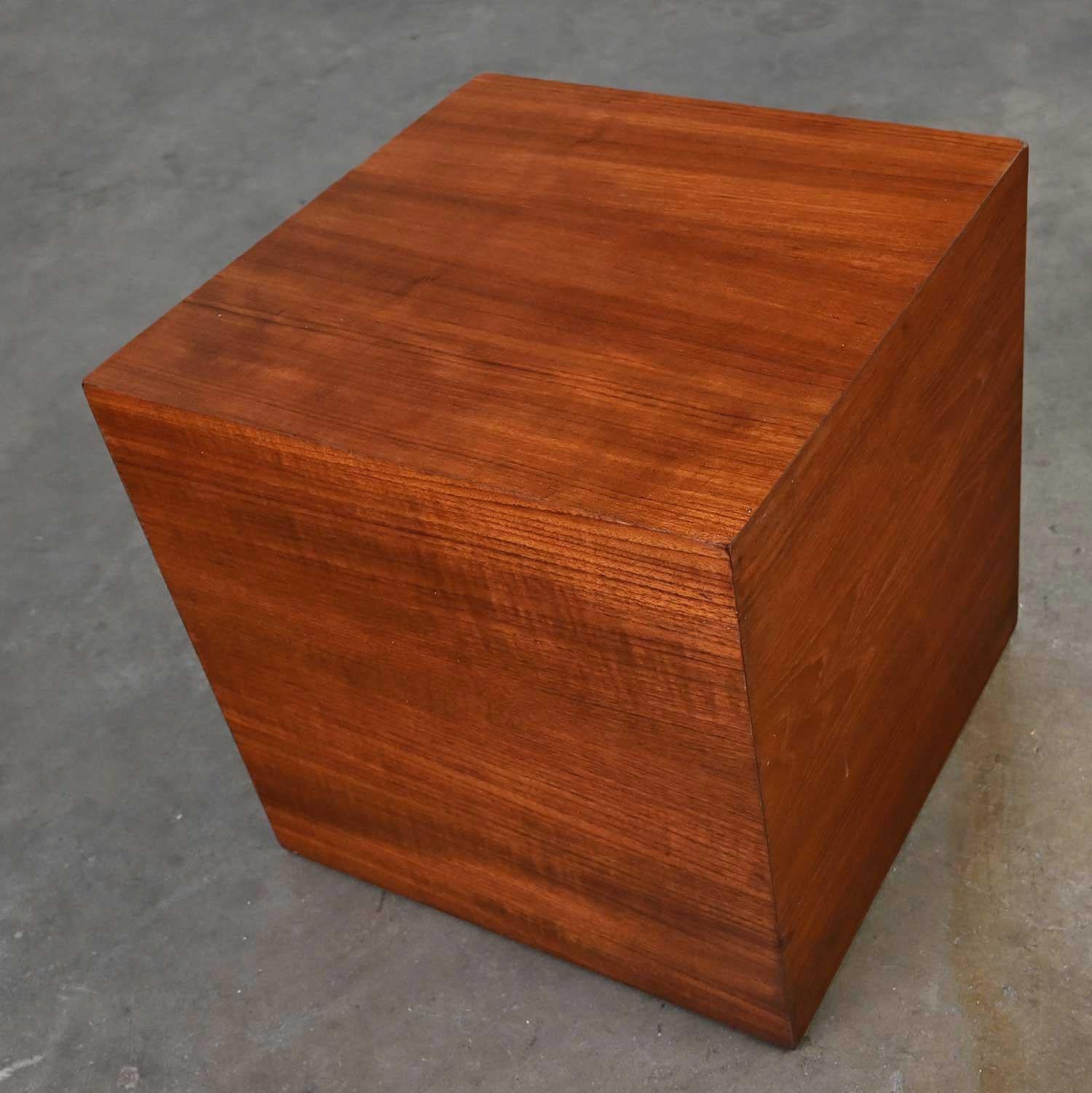 MCM to Scandinavian Modern Teak Veneer Cube Side End Table or Magazine Container For Sale 6