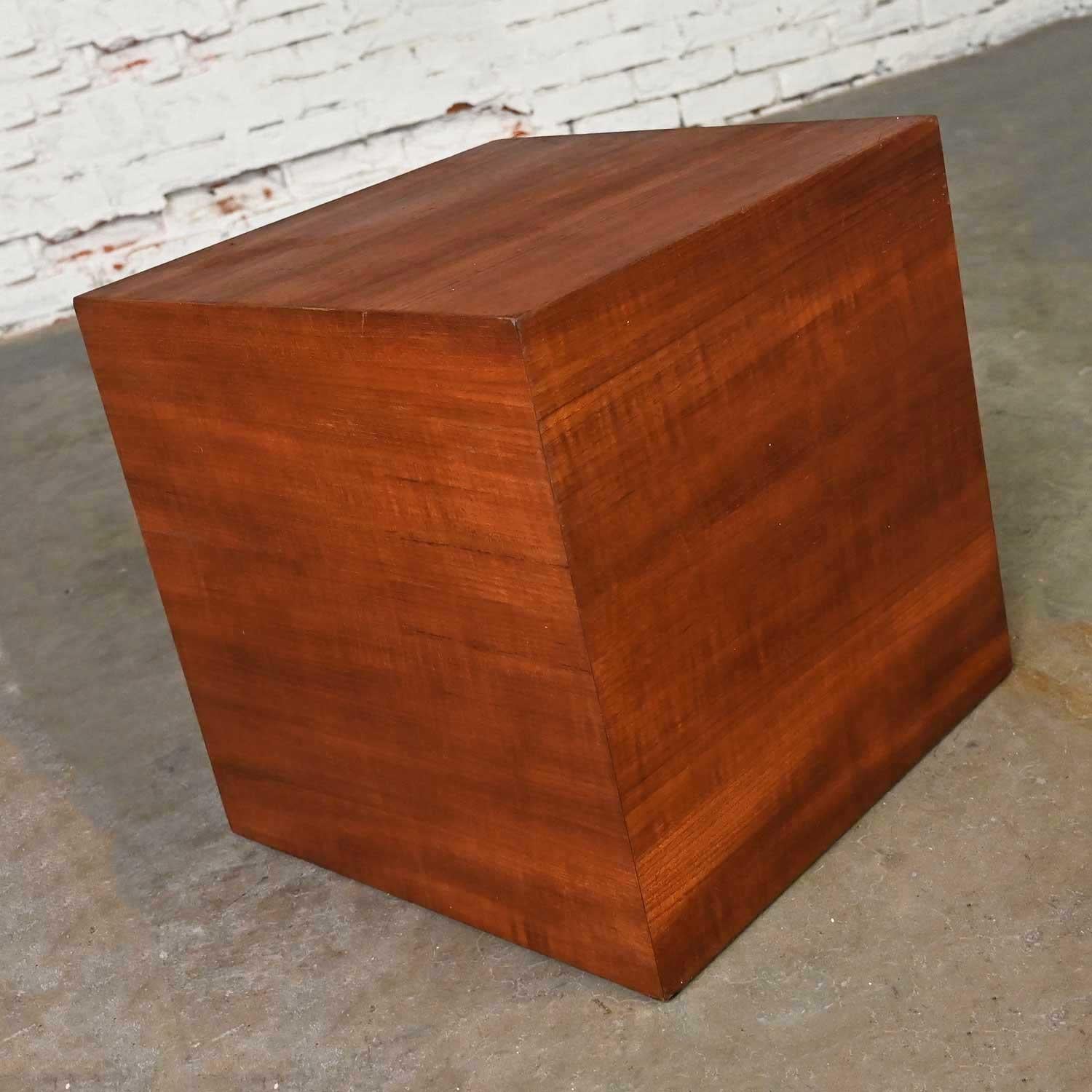 20th Century MCM to Scandinavian Modern Teak Veneer Cube Side End Table or Magazine Container For Sale