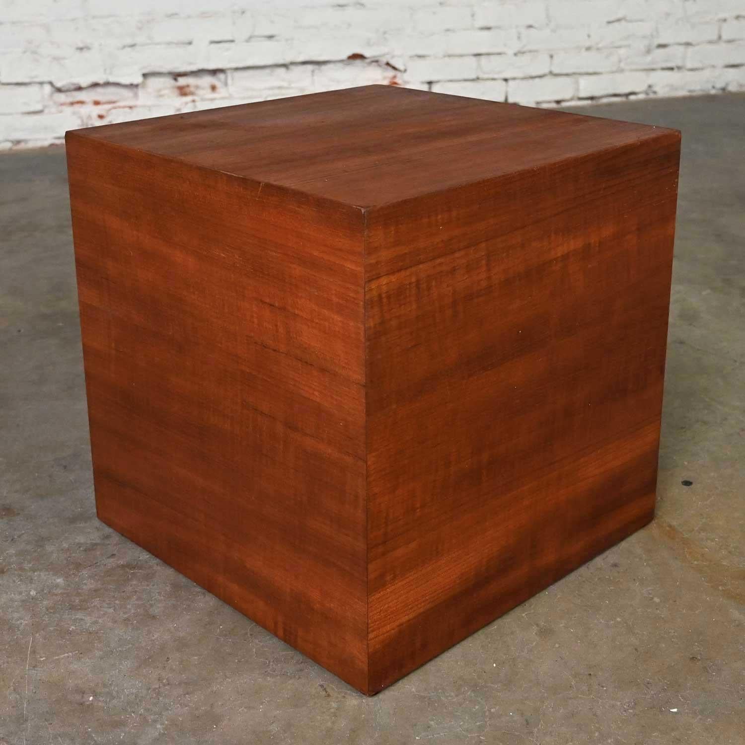 MCM to Scandinavian Modern Teak Veneer Cube Side End Table or Magazine Container For Sale 2