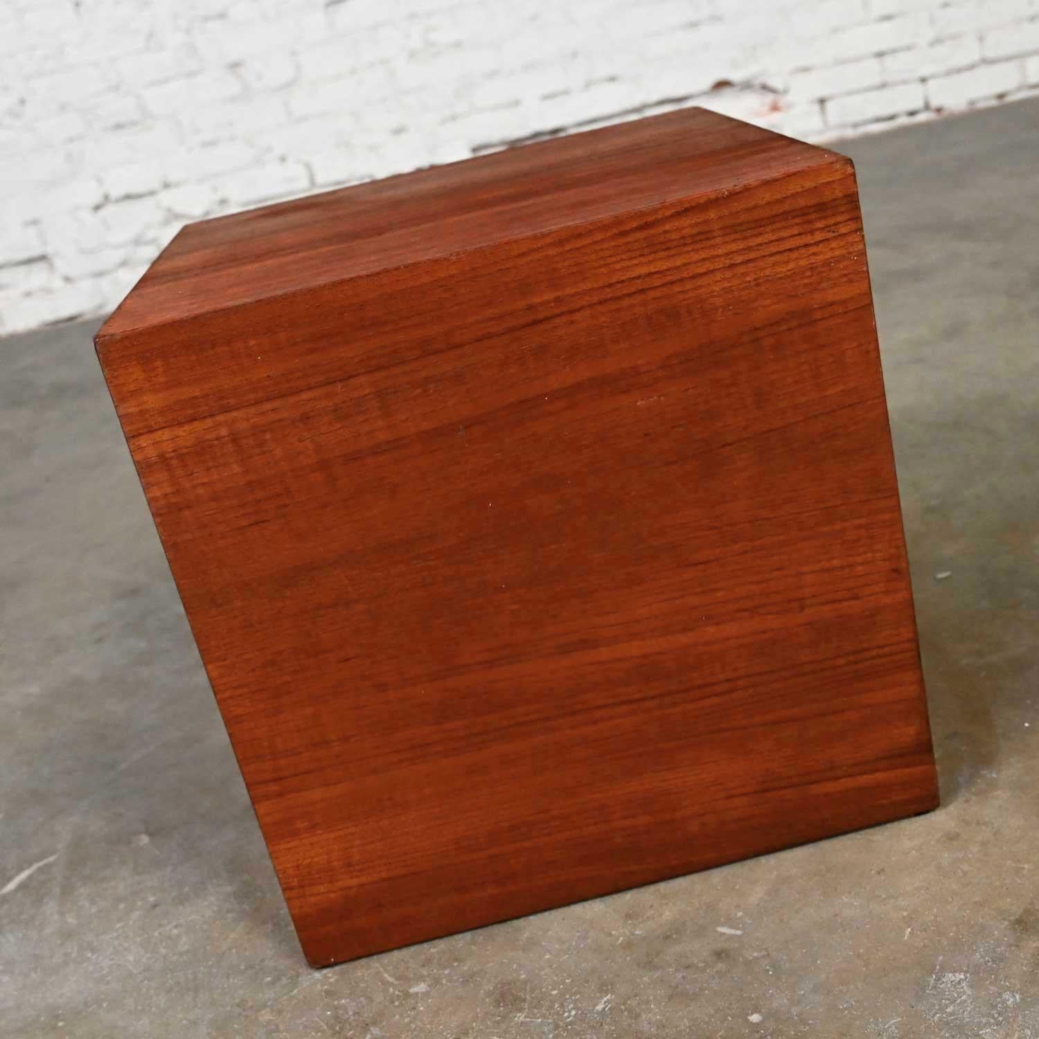 MCM to Scandinavian Modern Teak Veneer Cube Side End Table or Magazine Container For Sale 3