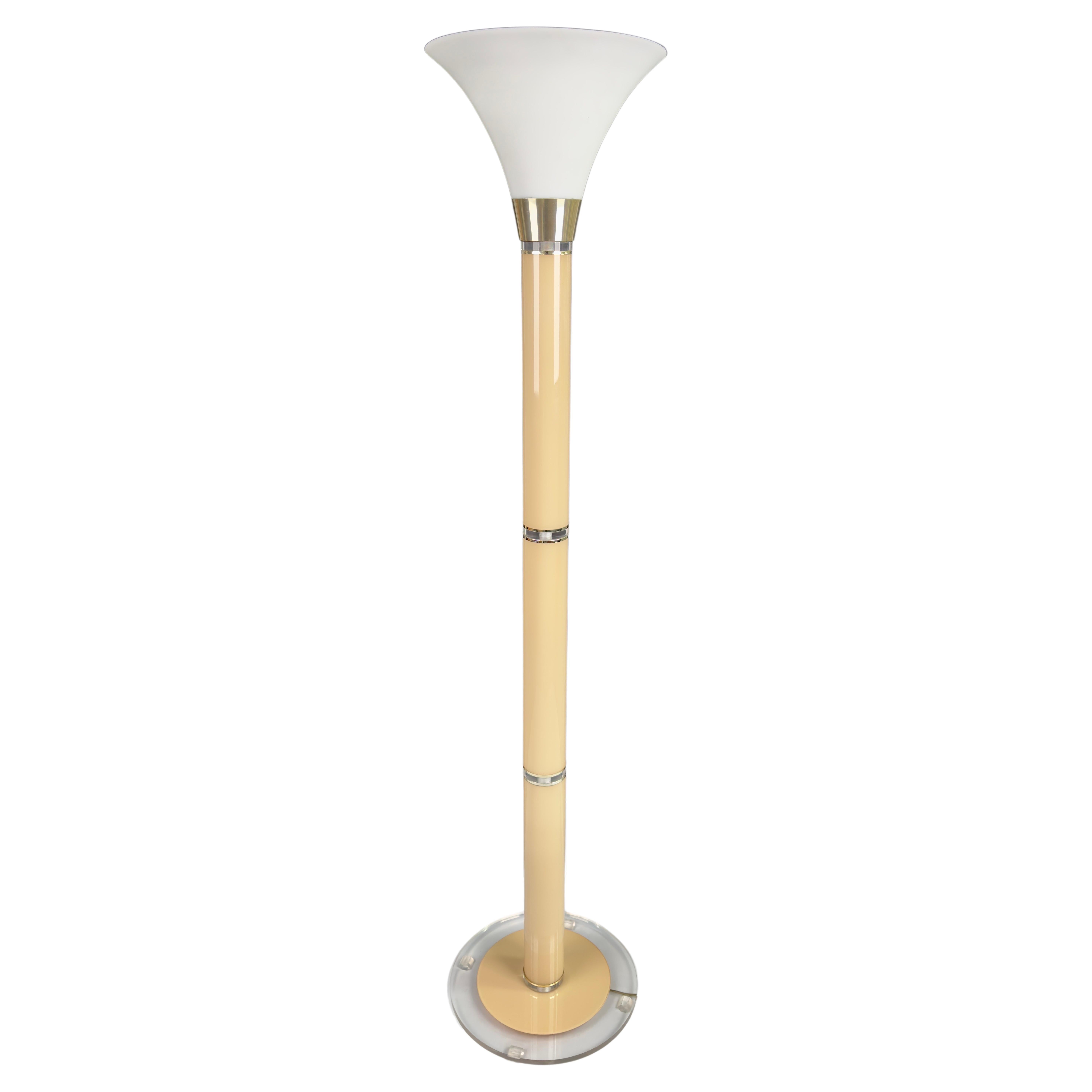 MCM Torchiere Stehlampe aus mattiertem weißem Glas und Lucite nach Karl Springer im Angebot