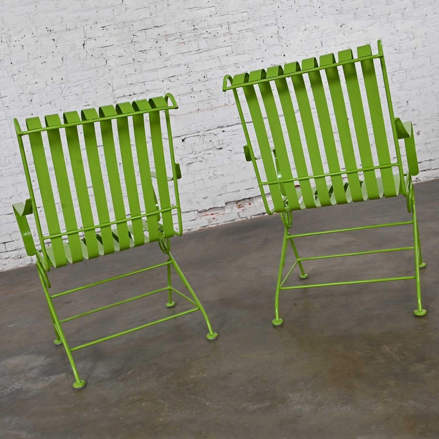 MCM Tropical Leaf Green Painted Metal Outdoor Slatted Springer Chairs a Pair In Good Condition For Sale In Topeka, KS